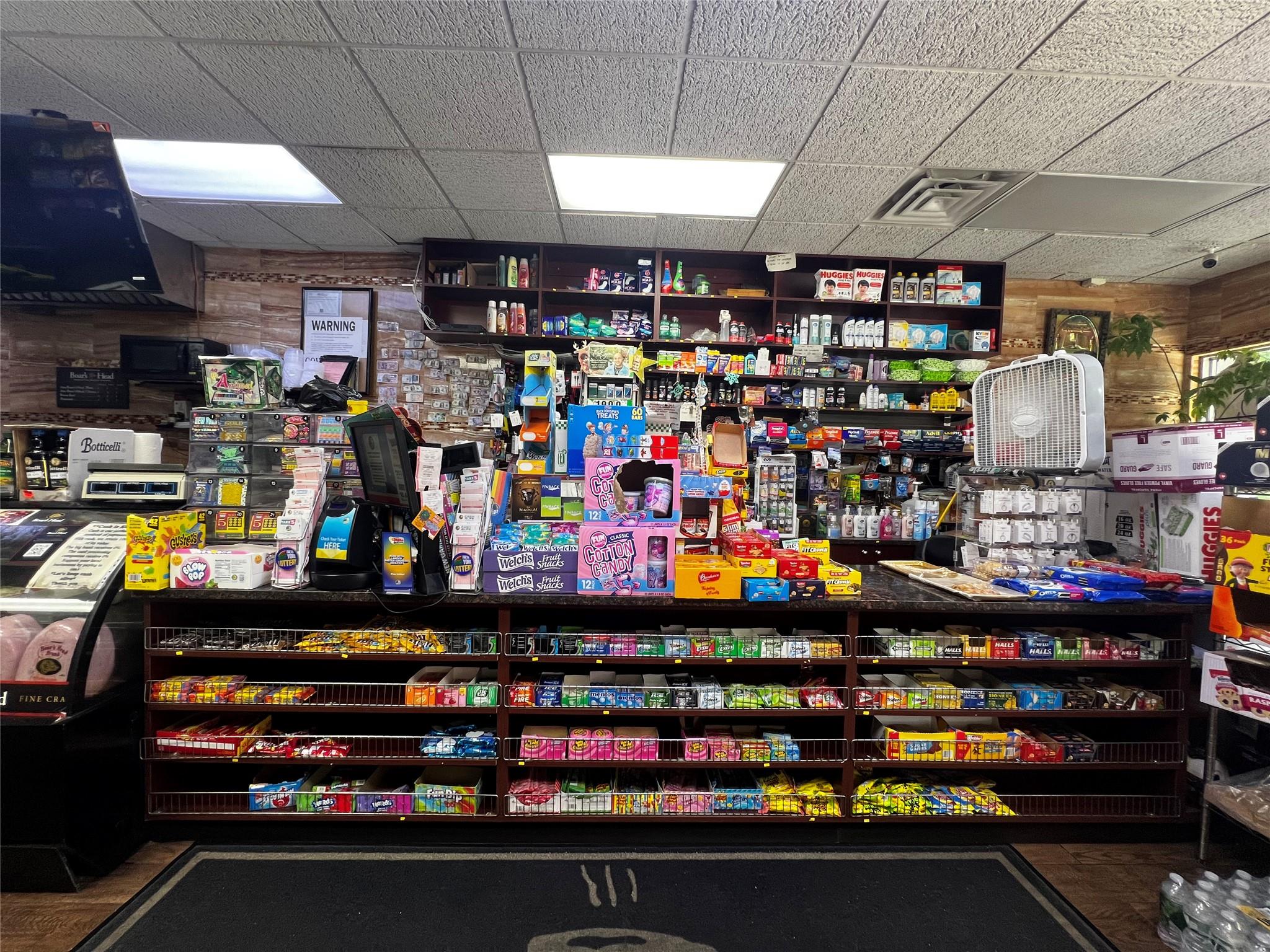 #9 photo, 8301 Myrtle Avenue, クイーンズ区 Glendale , NY 11385