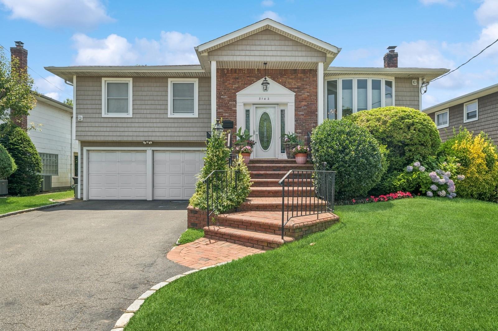 #1 photo, 3142 Monterey Drive, ナッソー郡 Merrick , NY 11566