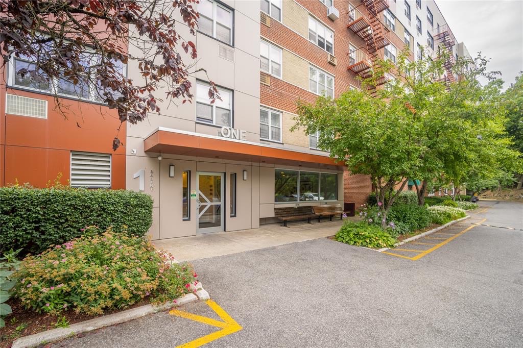 #1 photo, 1 Balint Drive, #267, 紐約州 Yonkers , NY 10710