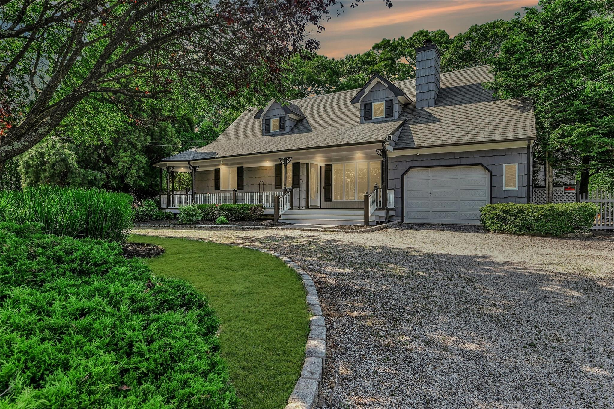 #1 photo, 31 Neptune Avenue, サフォーク郡 Mastic , NY 11950