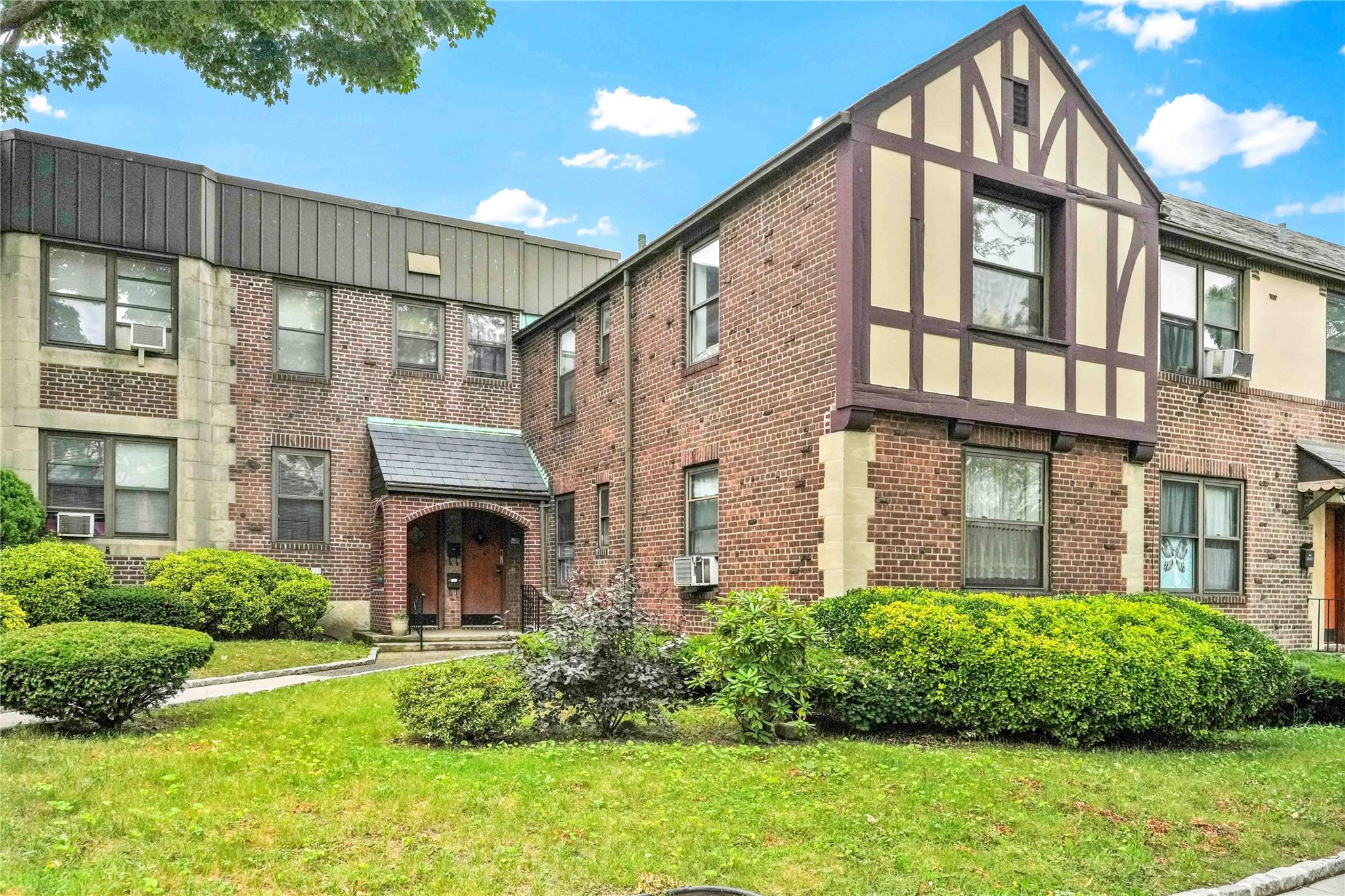 #10 photo, 21-40 78th Street, クイーンズ区 East Elmhurst , NY 11370