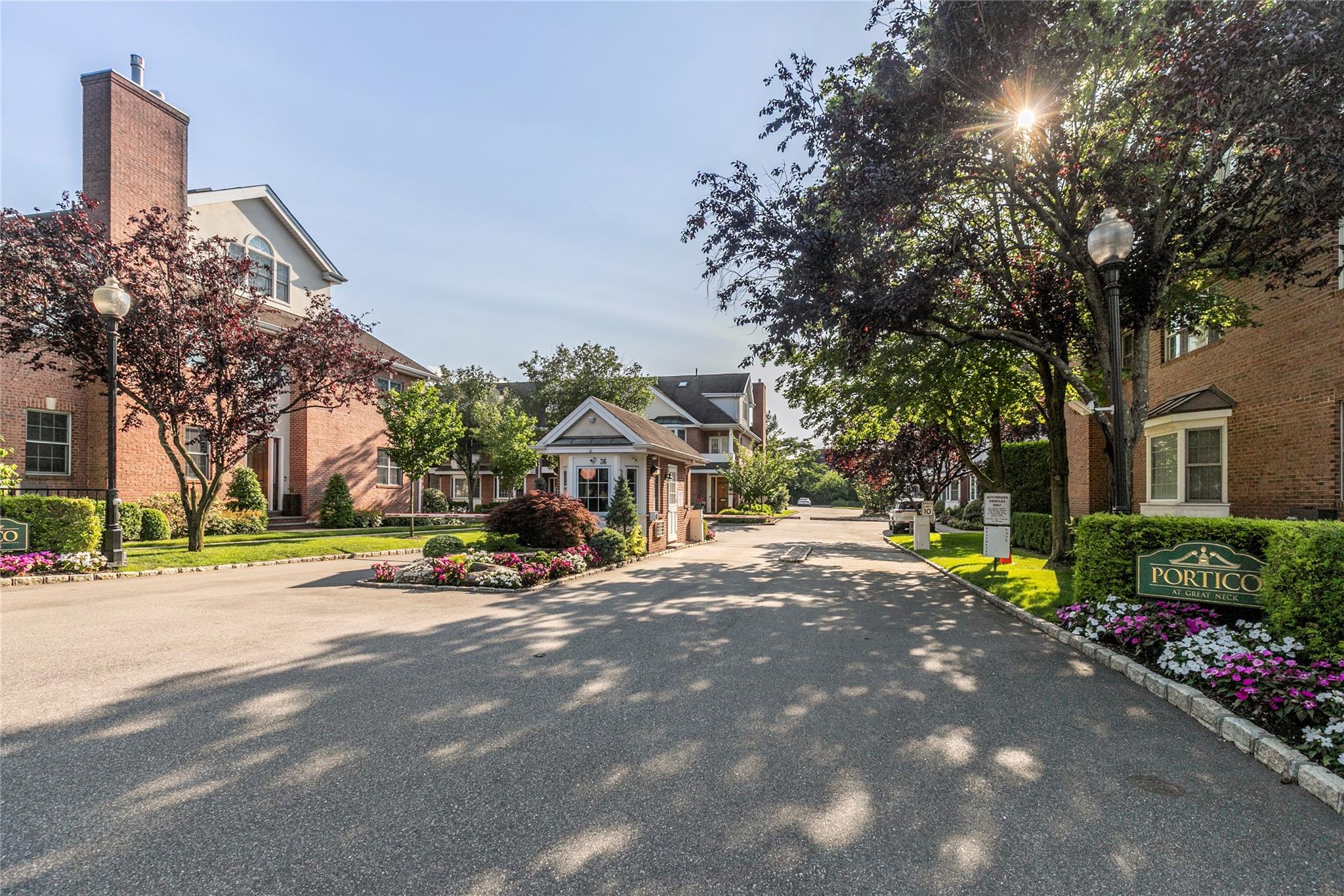 #1 photo, 1 Portico Court, ナッソー郡 Great Neck , NY 11021
