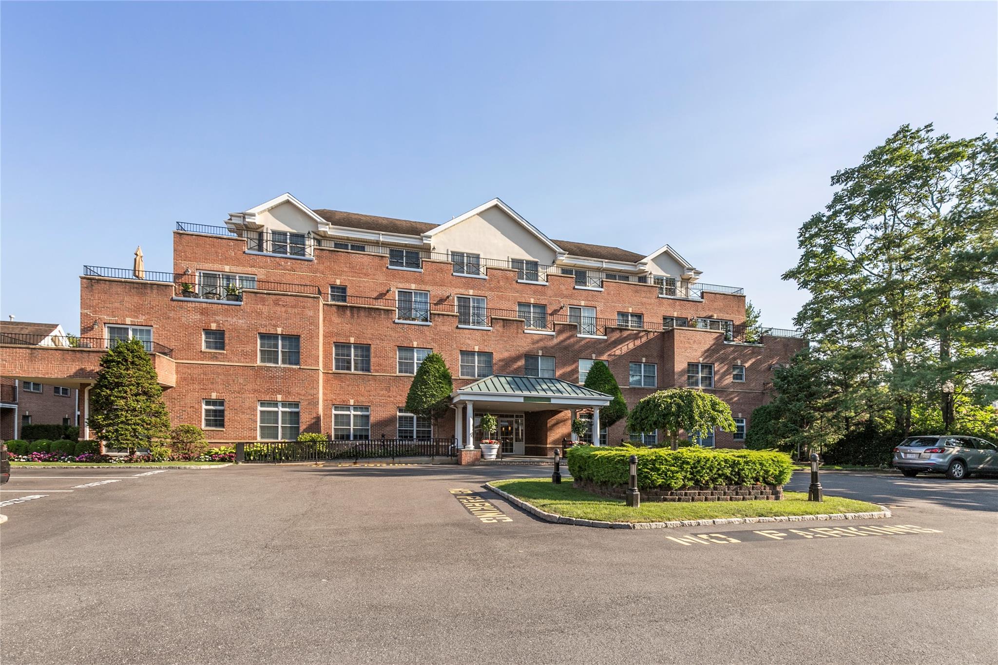 #2 photo, 1 Portico Court, ナッソー郡 Great Neck , NY 11021