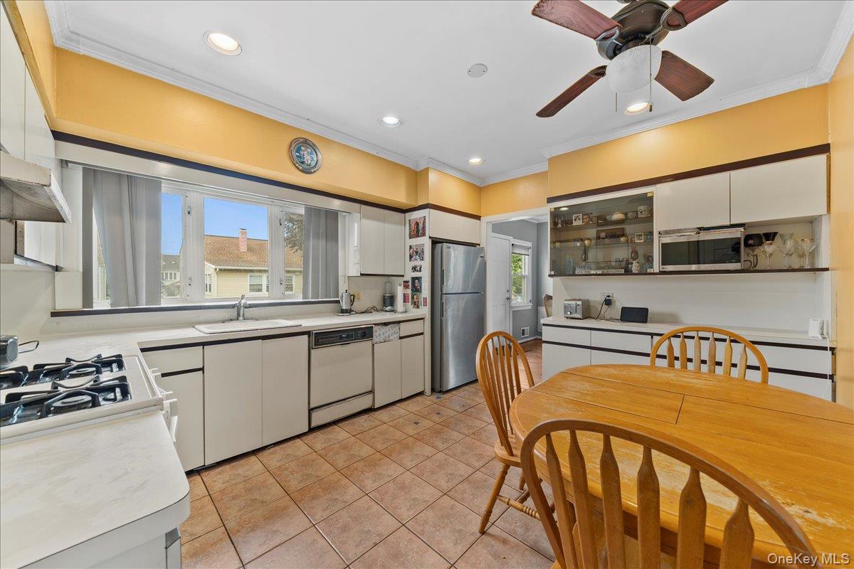 #12 photo, 159 Branch Avenue, Freeport , NY 11520