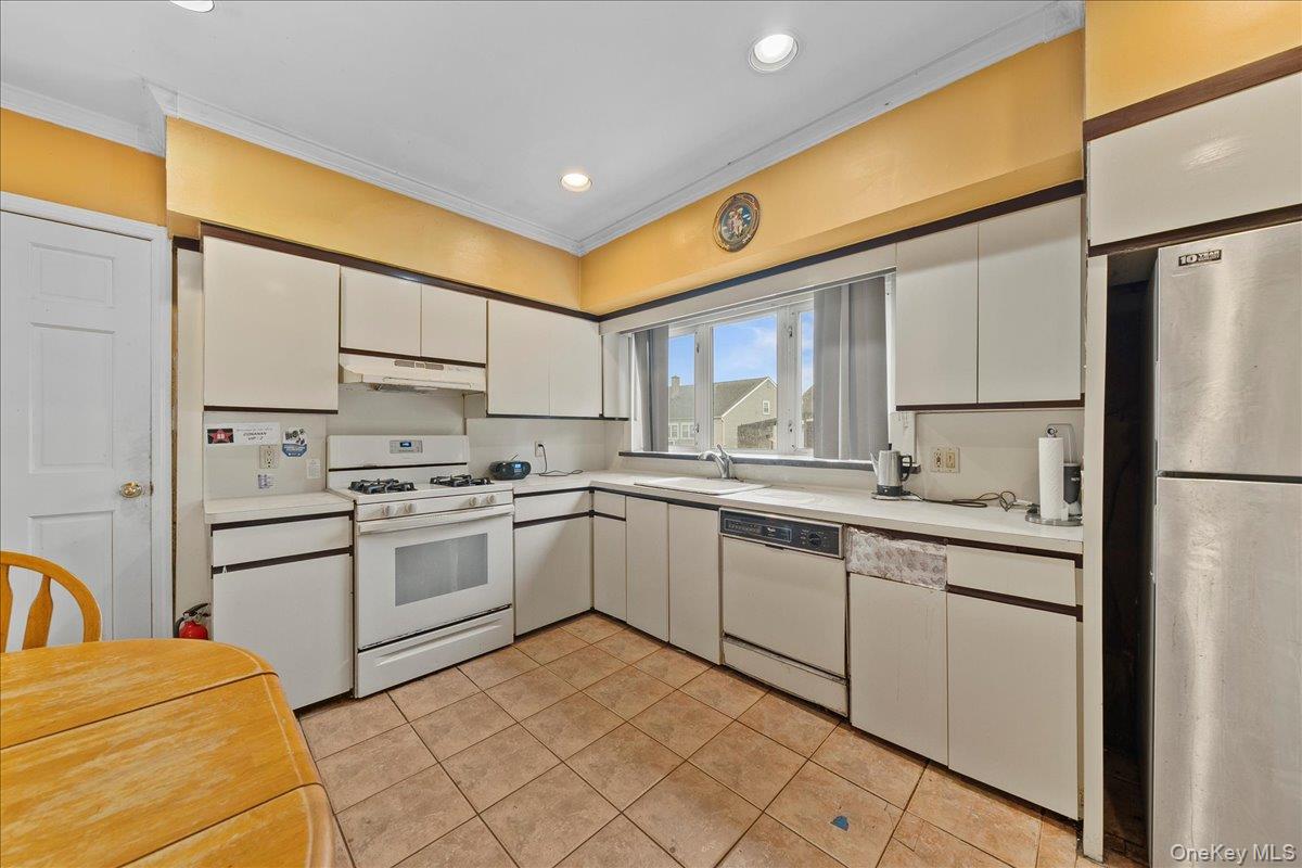 #14 photo, 159 Branch Avenue, Freeport , NY 11520