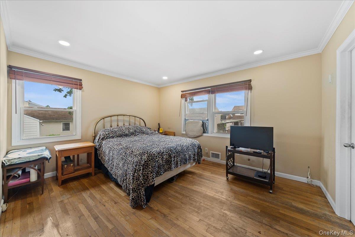 #18 photo, 159 Branch Avenue, Freeport , NY 11520