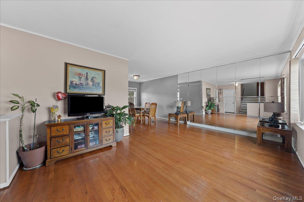 #6 photo, 159 Branch Avenue, Freeport , NY 11520