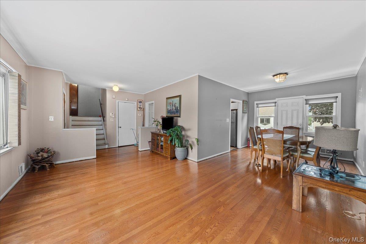 #7 photo, 159 Branch Avenue, Freeport , NY 11520