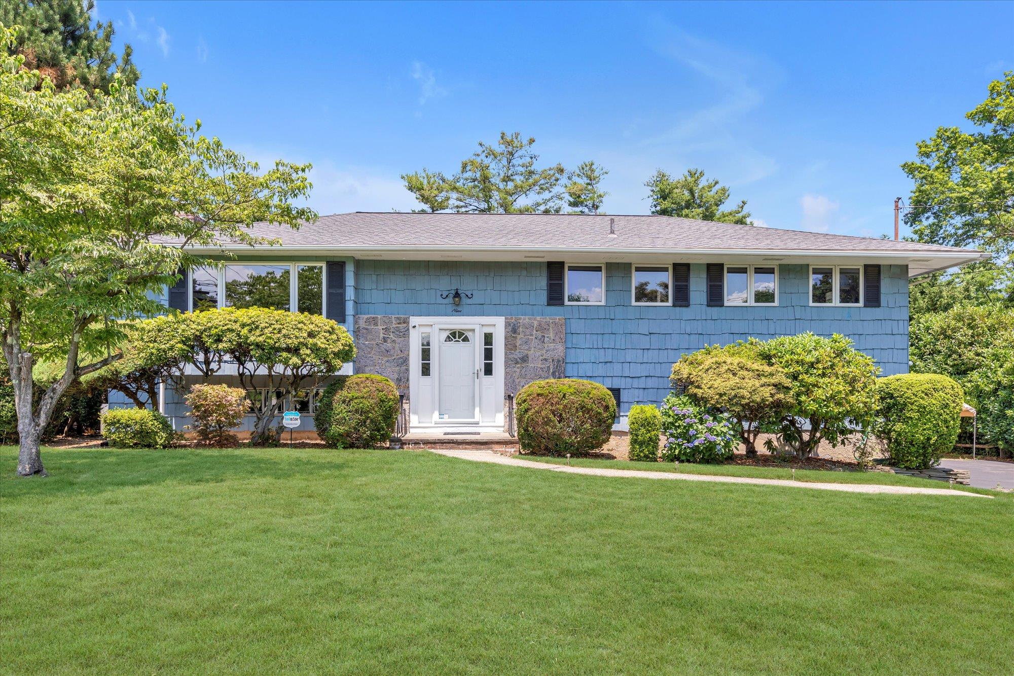 #1 photo, 9 Bittersweet Lane, 長島 格崙科夫 Glen Cove , NY 11542