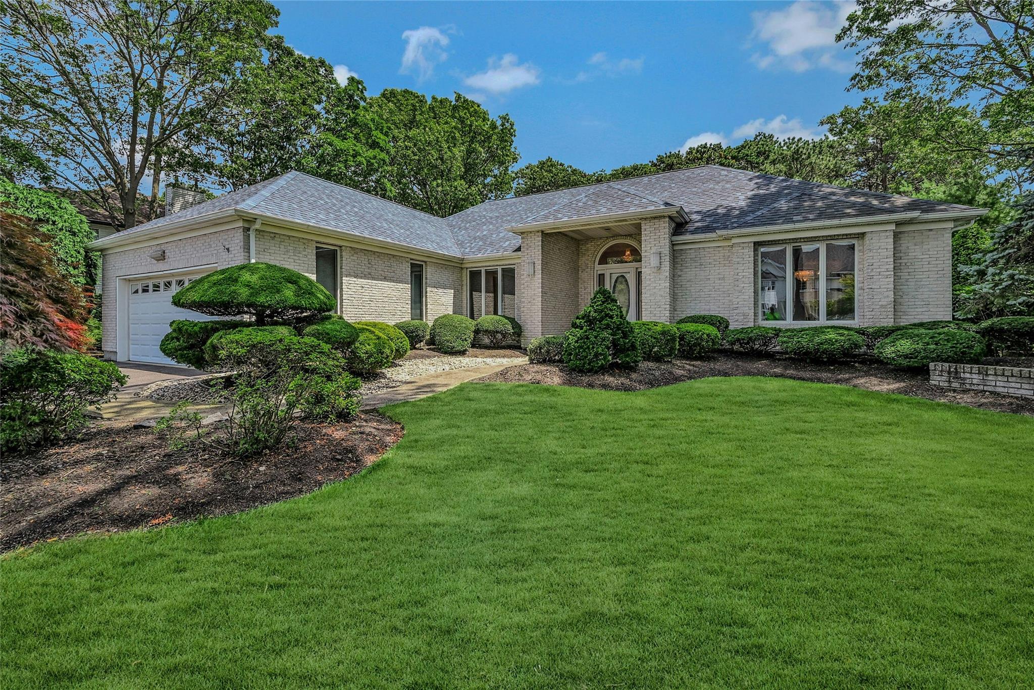 #1 photo, 41 Somerset Drive, Holbrook , NY 11741