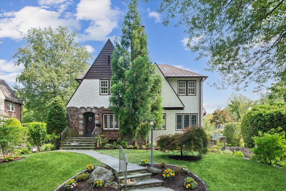 #1 photo, 184 Bon Air Avenue, New Rochelle , NY 10804