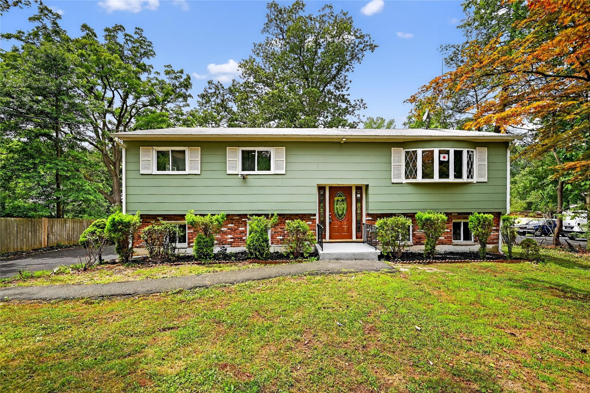 #1 photo, 402 Kings Highway, 紐約州 Valley Cottage , NY 10989