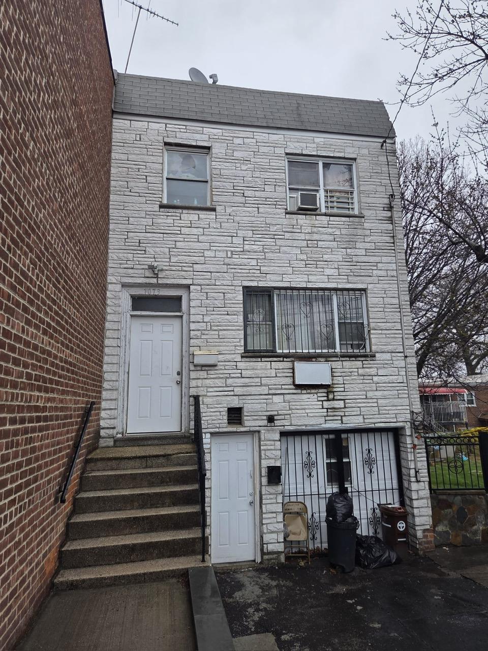 #1 photo, 1073 E 233rd Street, 布朗士 Bronx , NY 10466