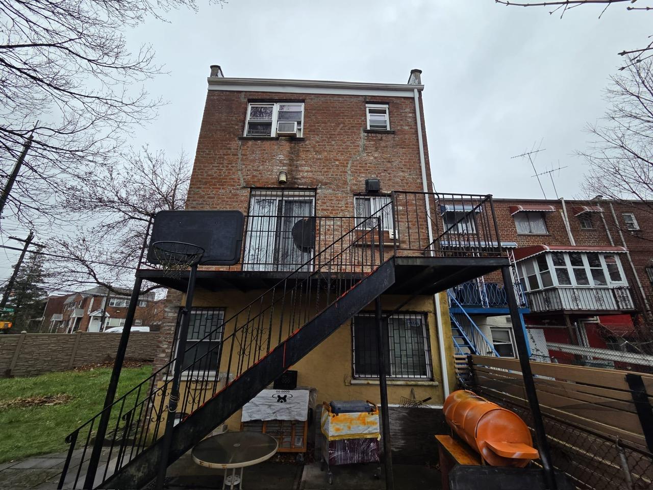#2 photo, 1073 E 233rd Street, ブロンクス区 Bronx , NY 10466