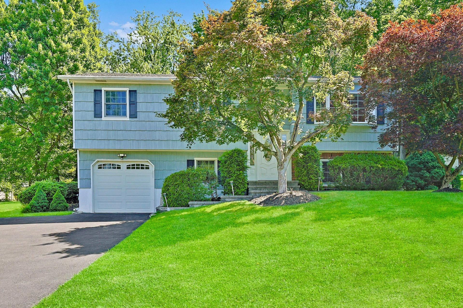 #1 photo, 10 Amory Drive, Valley Cottage , NY 10989