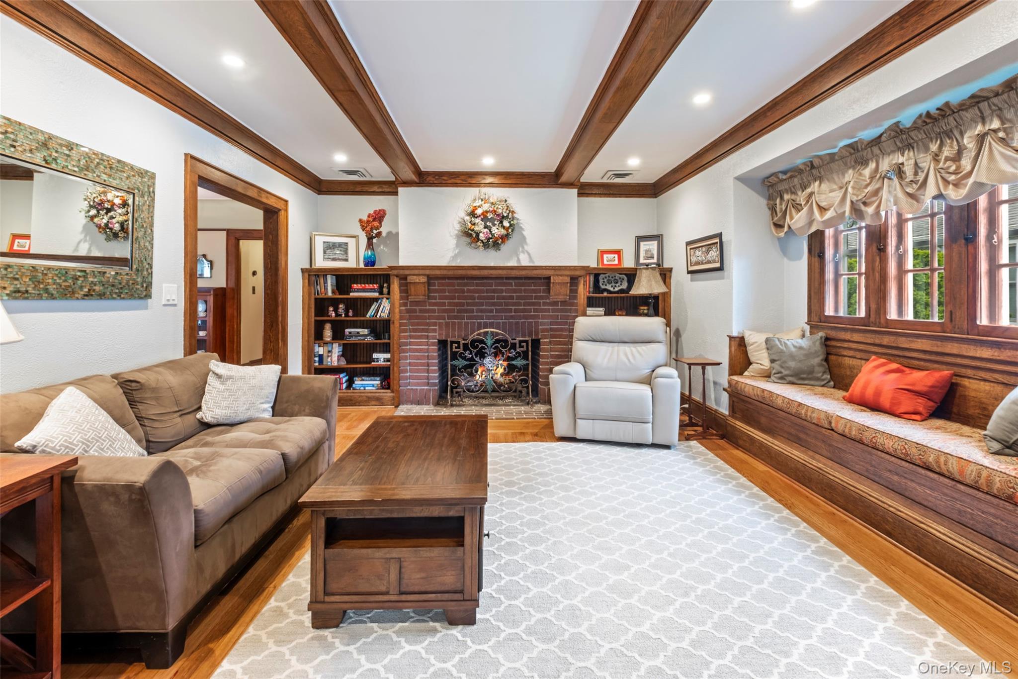 #10 photo, 19 Superior Road, 長島 花卉園 Bellerose Village , NY 11001