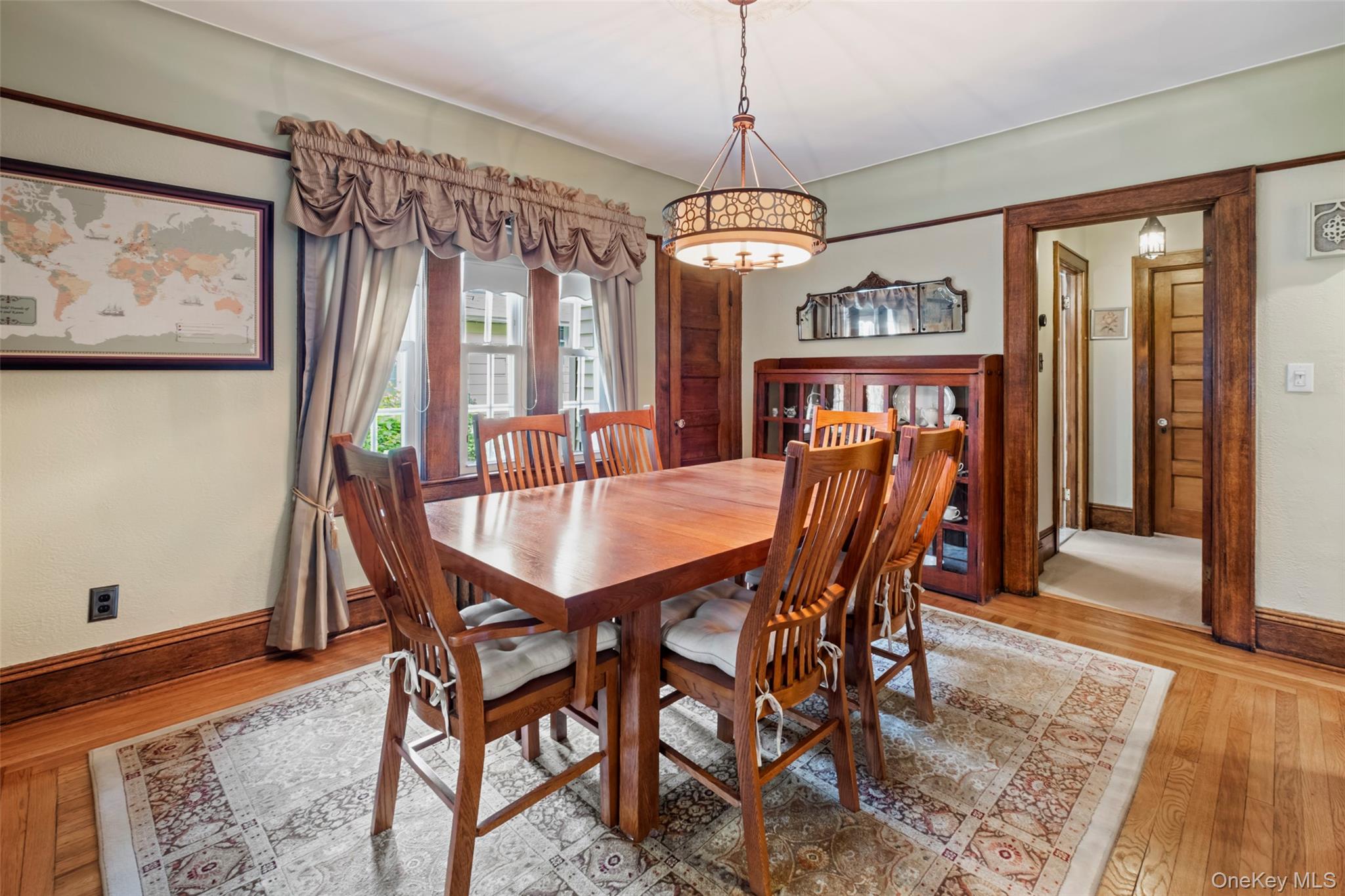 #13 photo, 19 Superior Road, 長島 花卉園 Bellerose Village , NY 11001