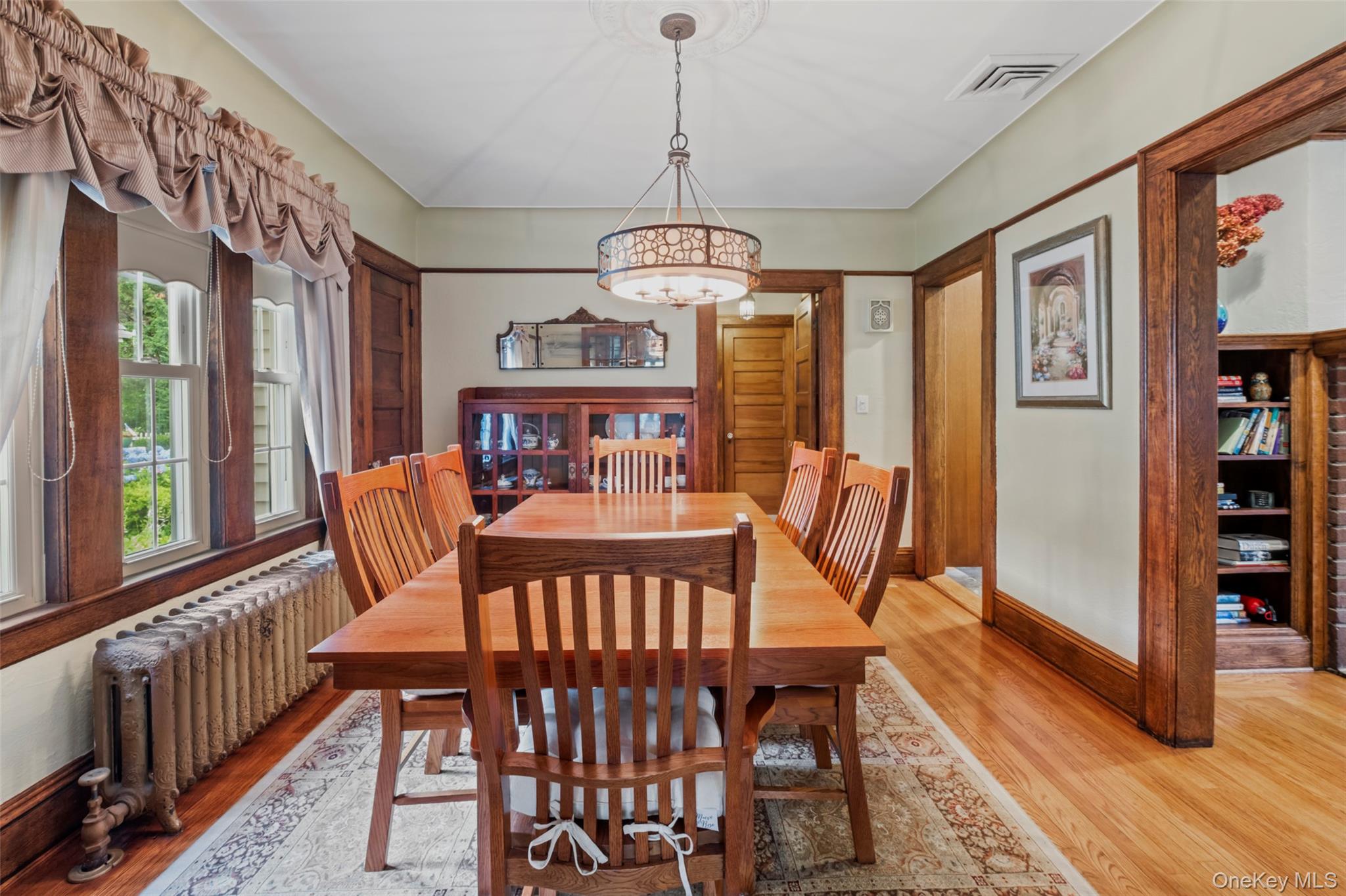 #15 photo, 19 Superior Road, 長島 花卉園 Bellerose Village , NY 11001