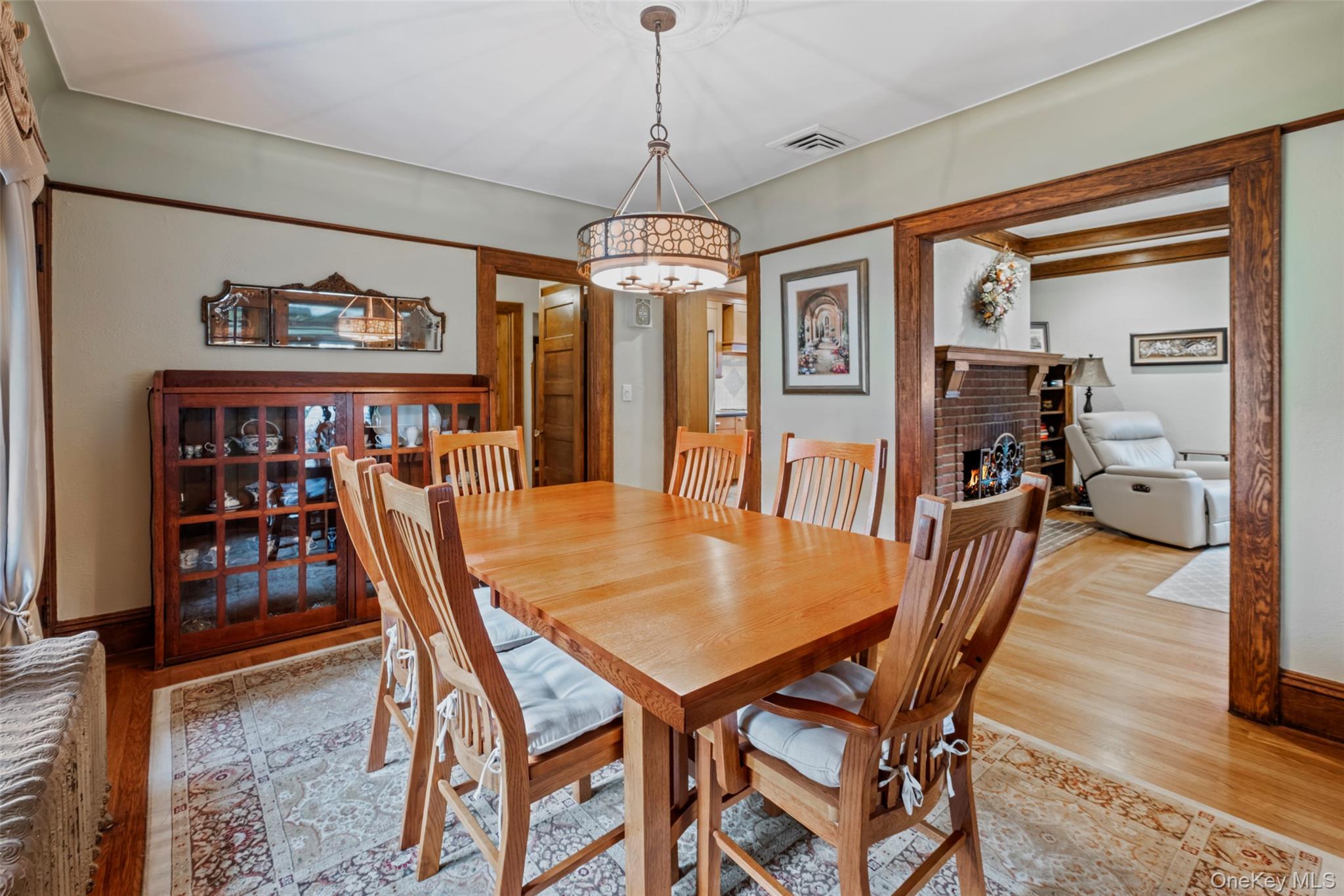 #16 photo, 19 Superior Road, 長島 花卉園 Bellerose Village , NY 11001