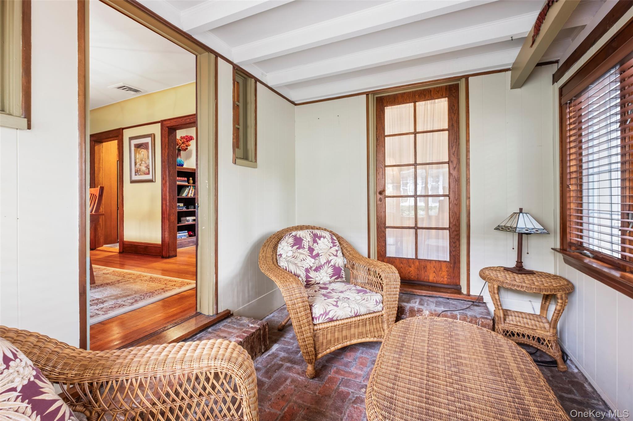 #19 photo, 19 Superior Road, 長島 花卉園 Bellerose Village , NY 11001