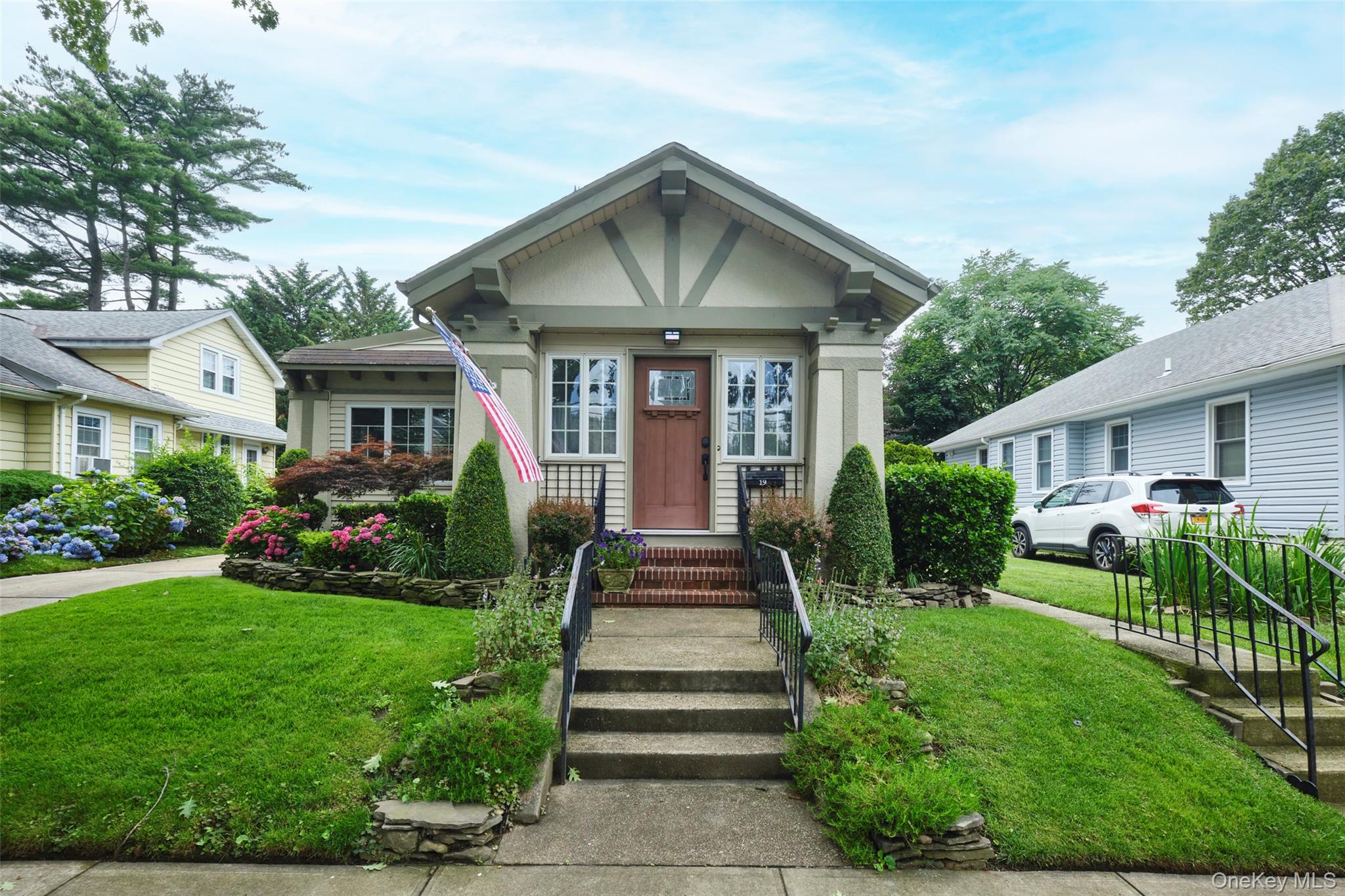 #2 photo, 19 Superior Road, 長島 花卉園 Bellerose Village , NY 11001