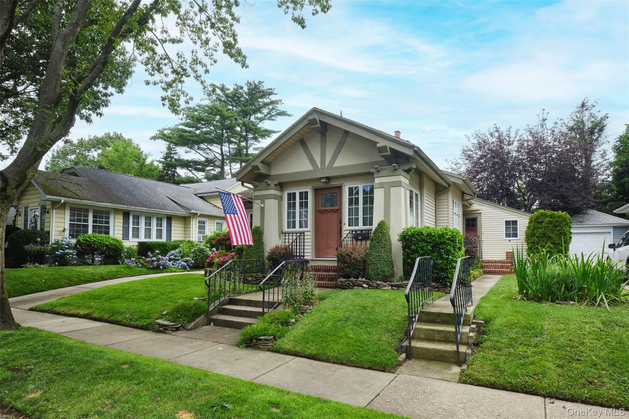 #3 photo, 19 Superior Road, 長島 花卉園 Bellerose Village , NY 11001