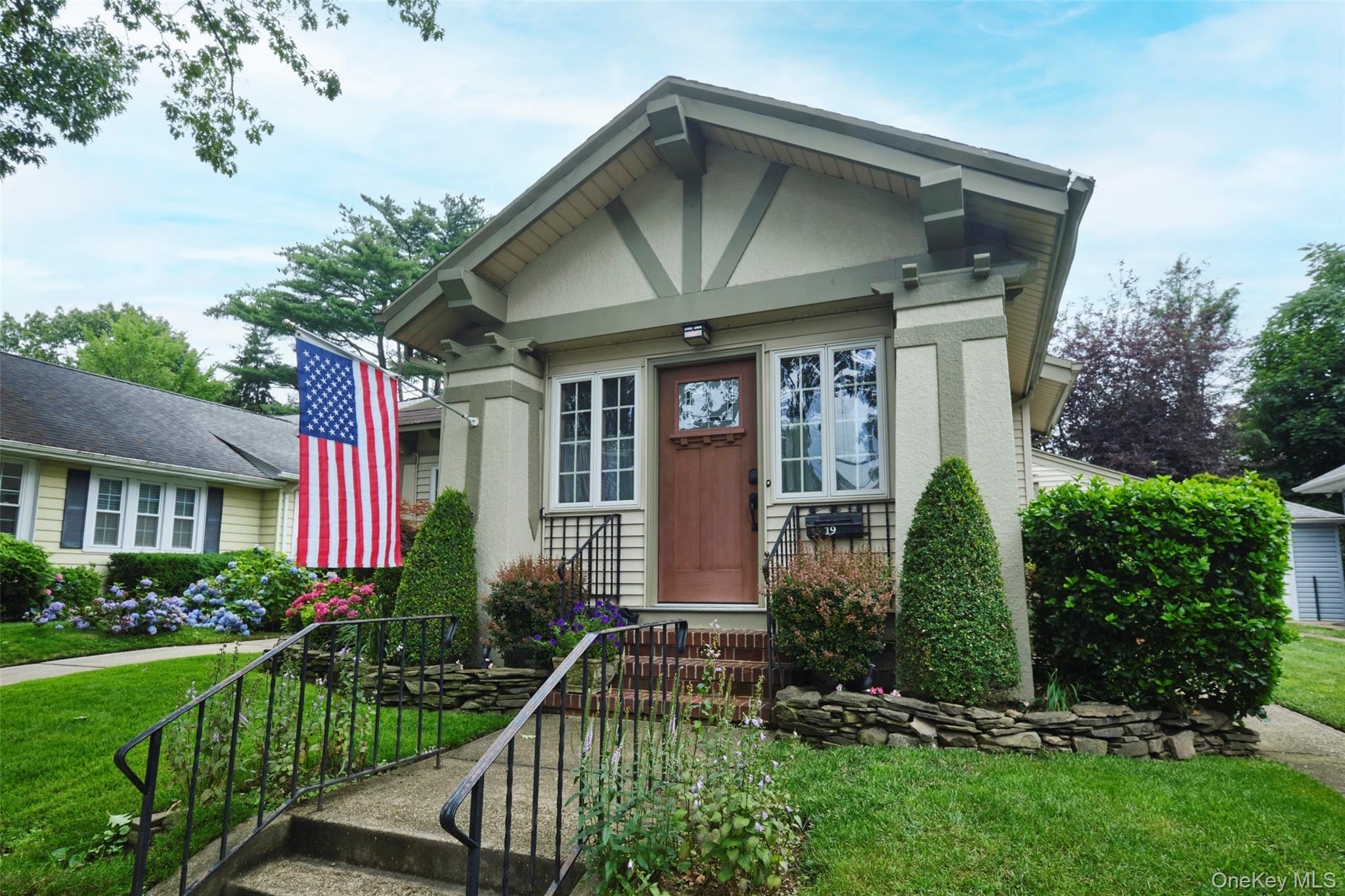 #4 photo, 19 Superior Road, 長島 花卉園 Bellerose Village , NY 11001