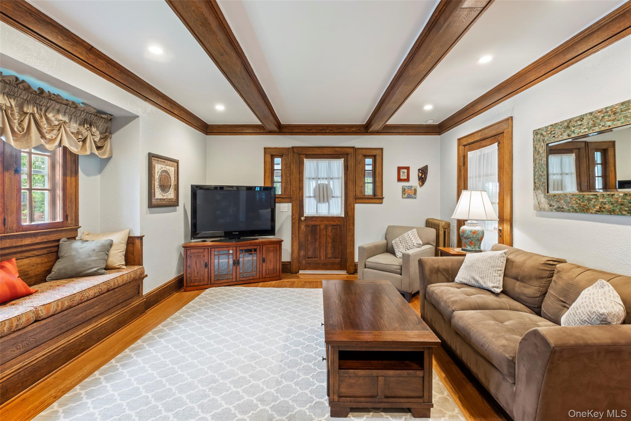 #9 photo, 19 Superior Road, 長島 花卉園 Bellerose Village , NY 11001