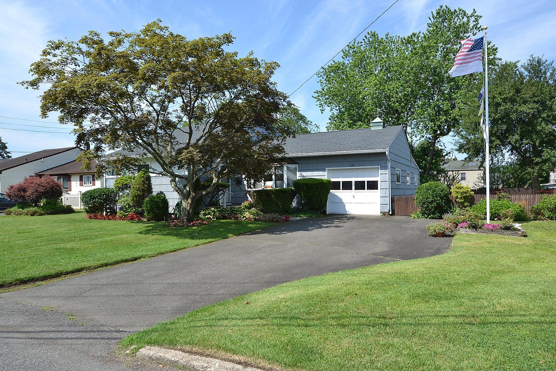 #1 photo, 1318 Brooklyn Boulevard, 東長島 海湾 Bay Shore , NY 11706