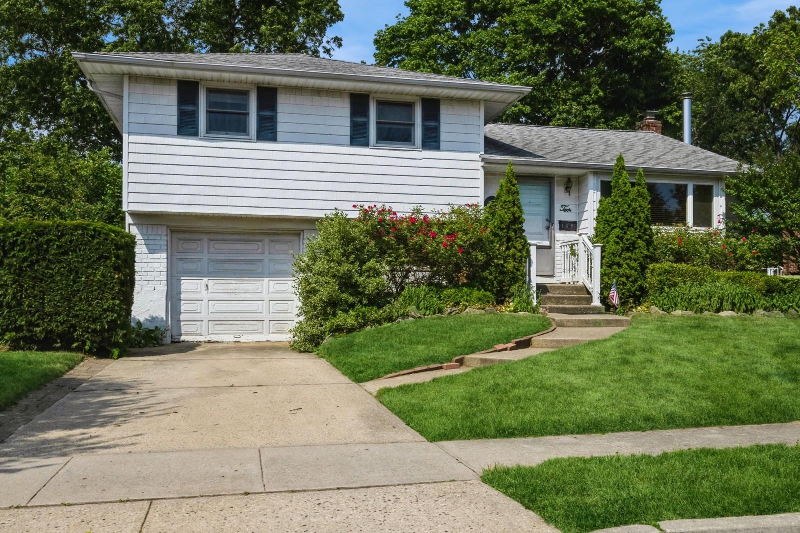 #1 photo, 10 Nancy Drive, ناسو Farmingdale , NY 11735