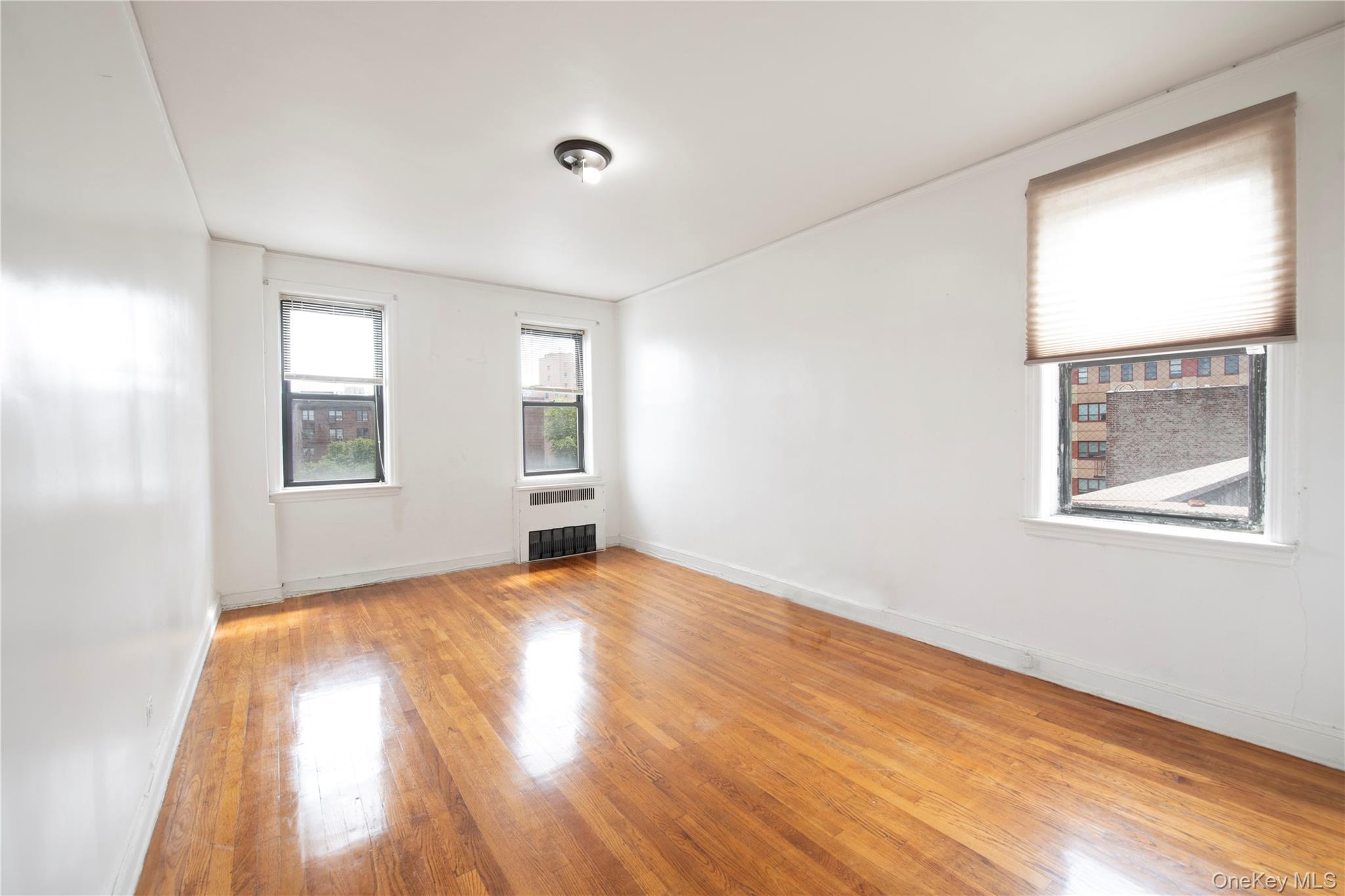 #8 photo, 4037 77th Street, クイーンズ区 Elmhurst , NY 11373