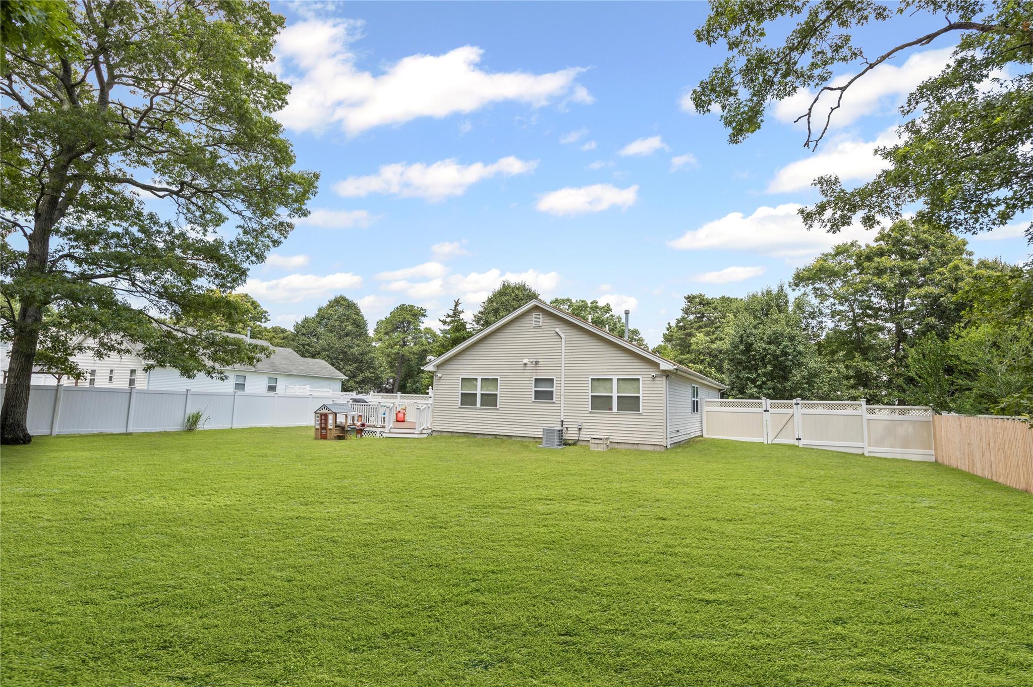 #17 photo, 12 Nicole Lane, سوفولك Coram , NY 11727