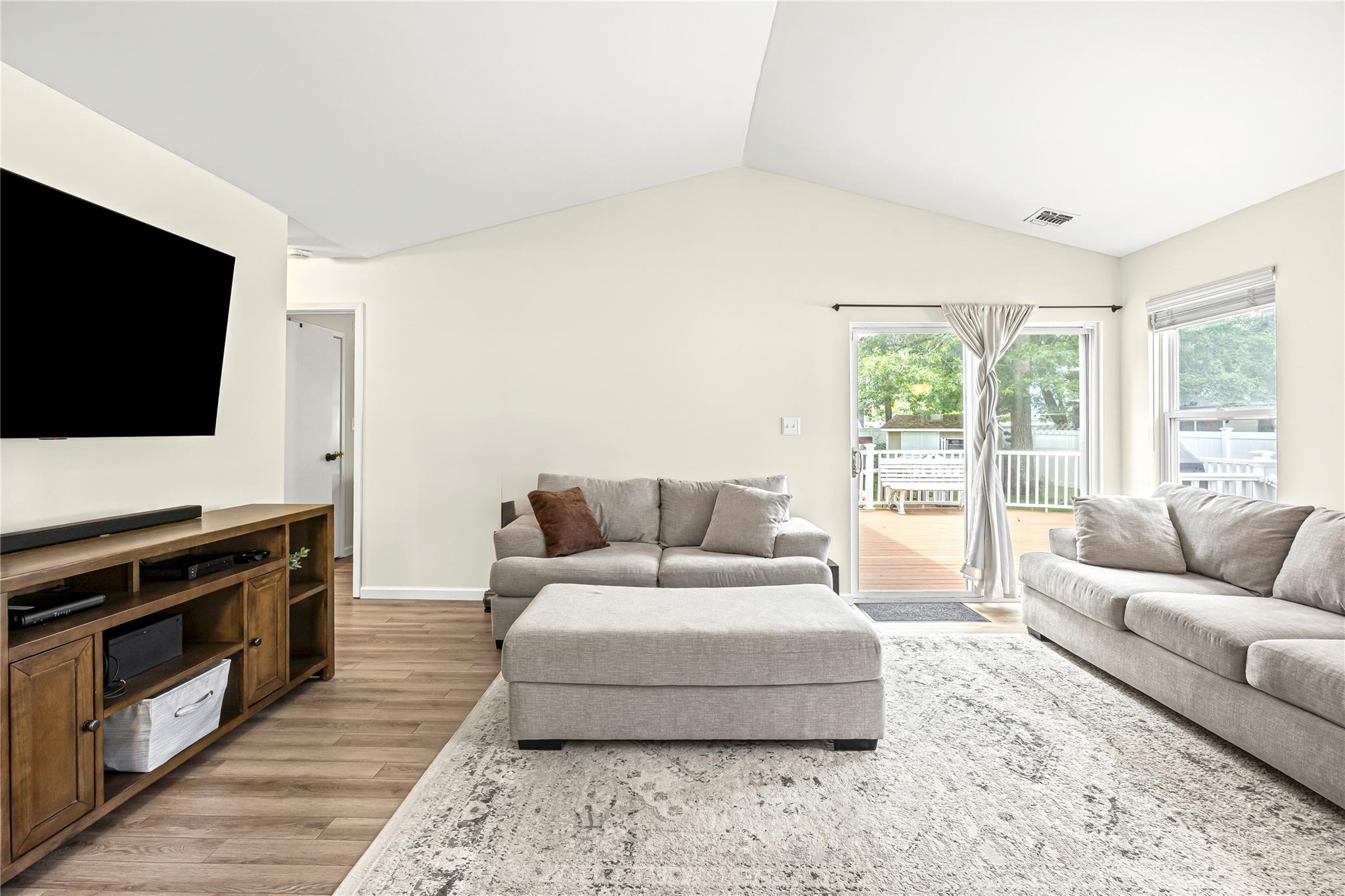 #6 photo, 12 Nicole Lane, سوفولك Coram , NY 11727