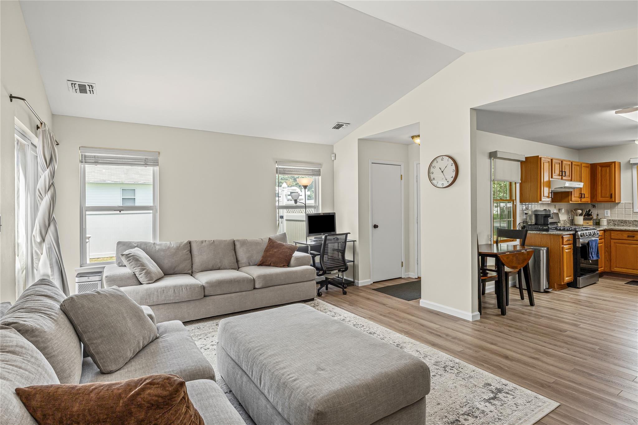 #7 photo, 12 Nicole Lane, سوفولك Coram , NY 11727