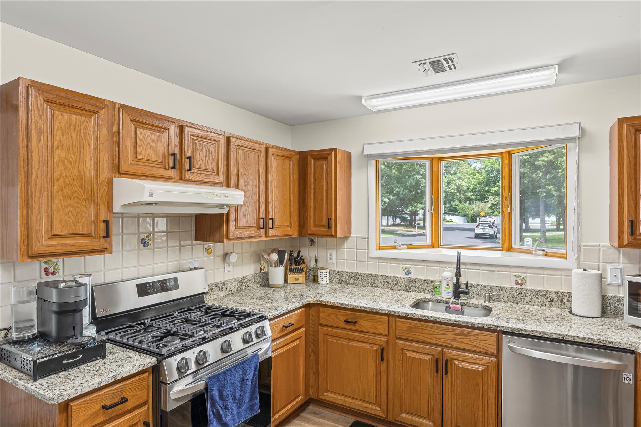 #9 photo, 12 Nicole Lane, سوفولك Coram , NY 11727