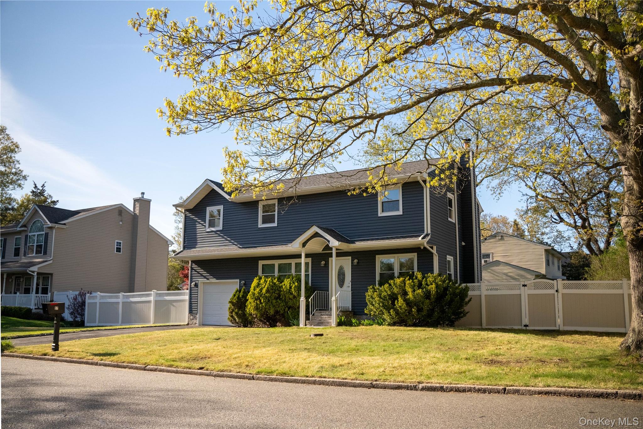 #1 photo, 37 Amsterdam Street, サフォーク郡 Huntington , NY 11743