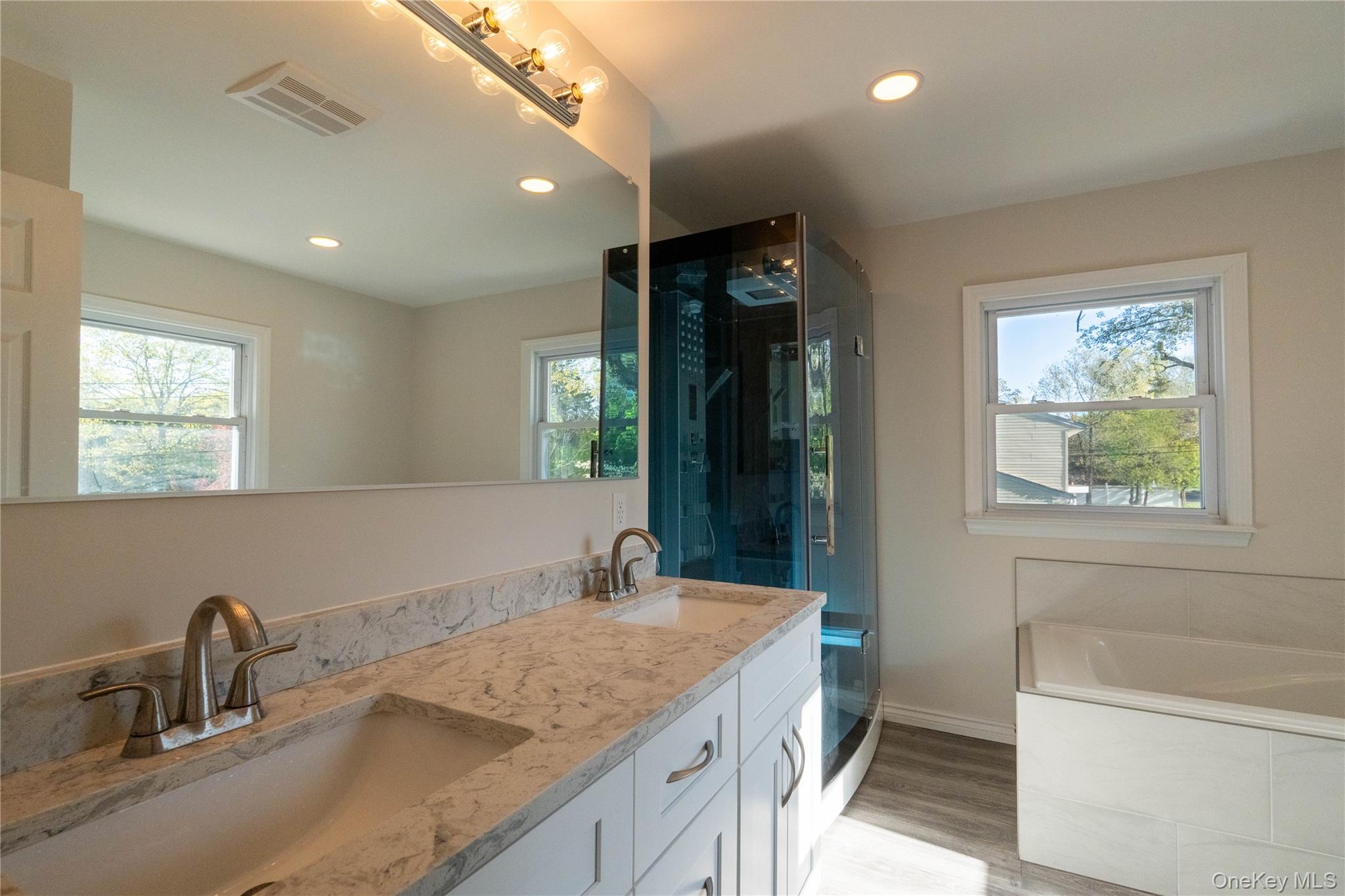 #10 photo, 37 Amsterdam Street, サフォーク郡 Huntington , NY 11743