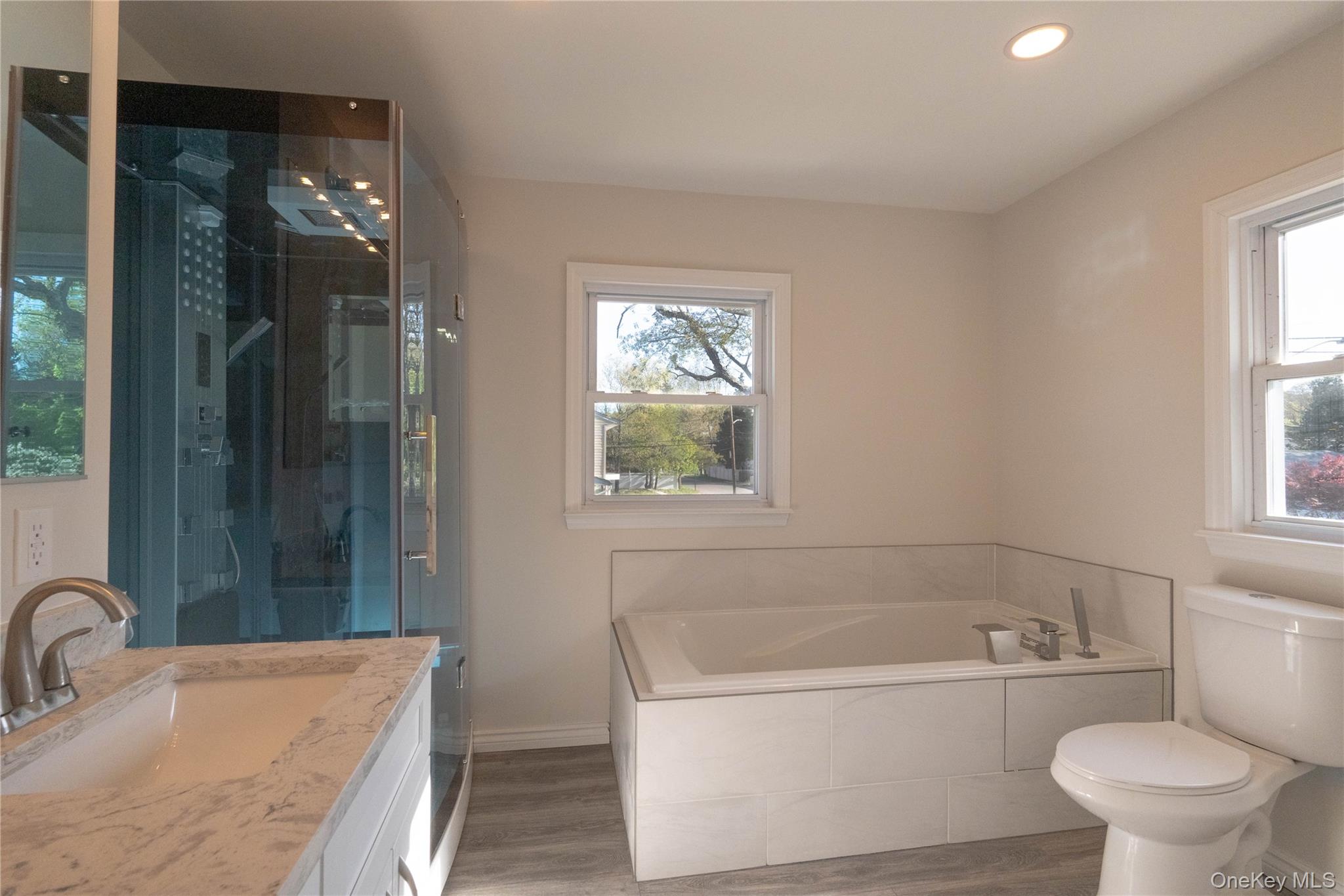 #11 photo, 37 Amsterdam Street, サフォーク郡 Huntington , NY 11743