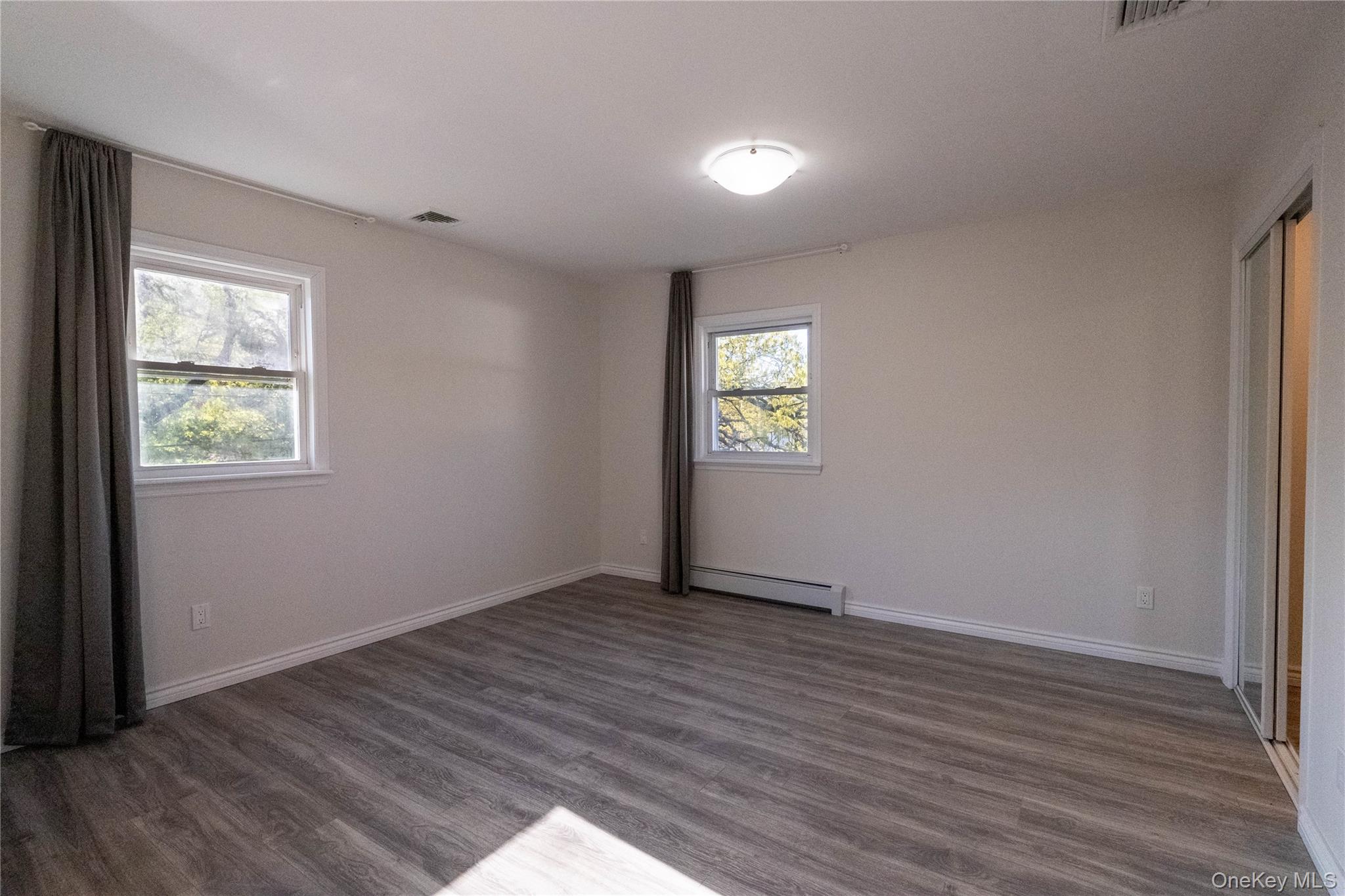 #12 photo, 37 Amsterdam Street, サフォーク郡 Huntington , NY 11743