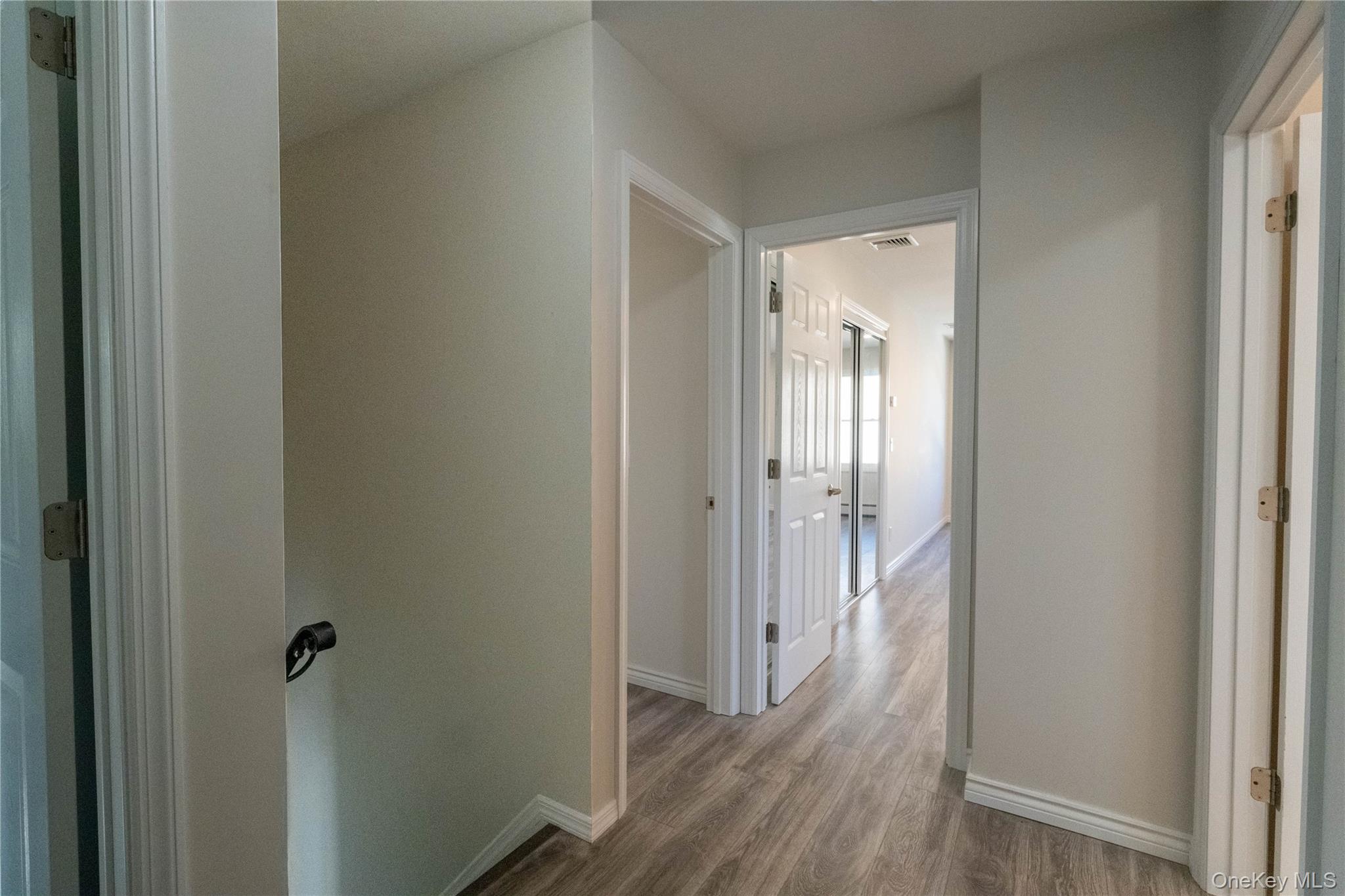 #18 photo, 37 Amsterdam Street, サフォーク郡 Huntington , NY 11743