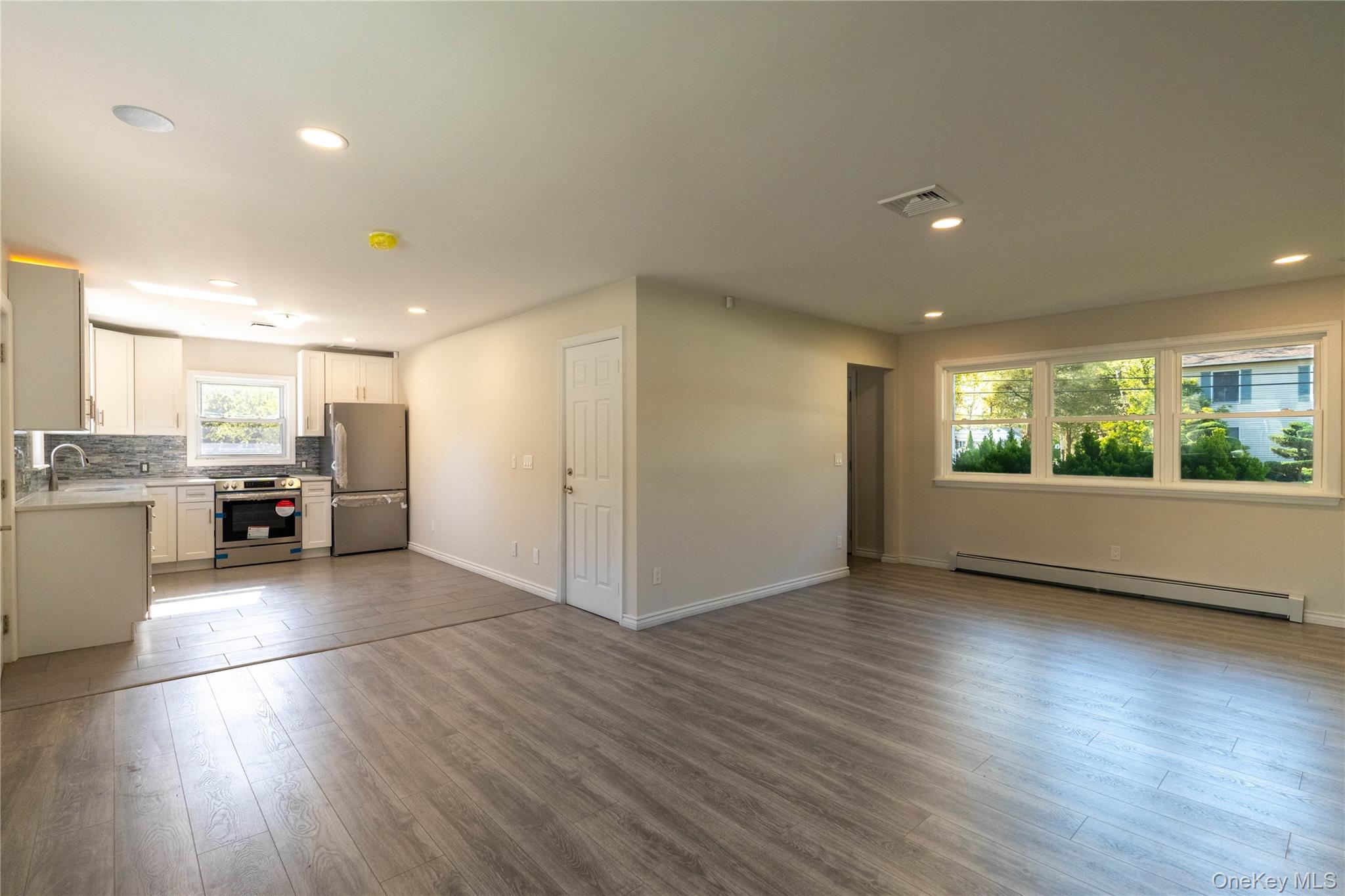 #4 photo, 37 Amsterdam Street, サフォーク郡 Huntington , NY 11743