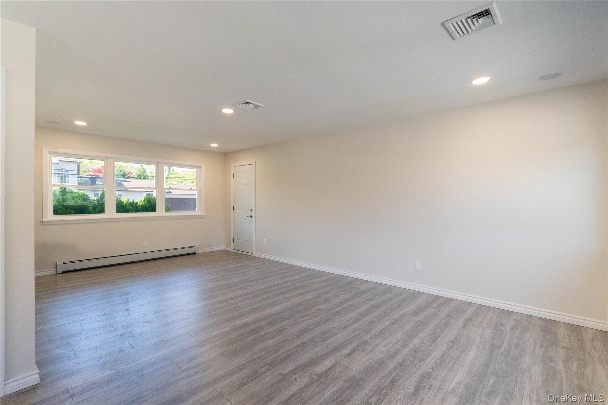 #5 photo, 37 Amsterdam Street, サフォーク郡 Huntington , NY 11743