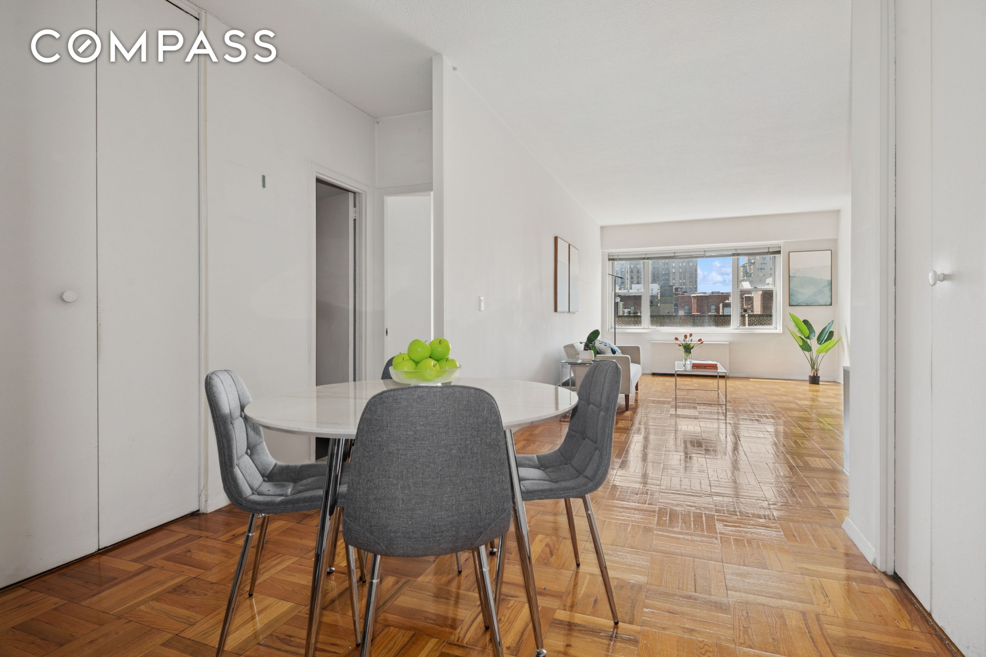 #4 photo, 60 E 8th Street, マンハッタン Greenwich Village , NY 10003