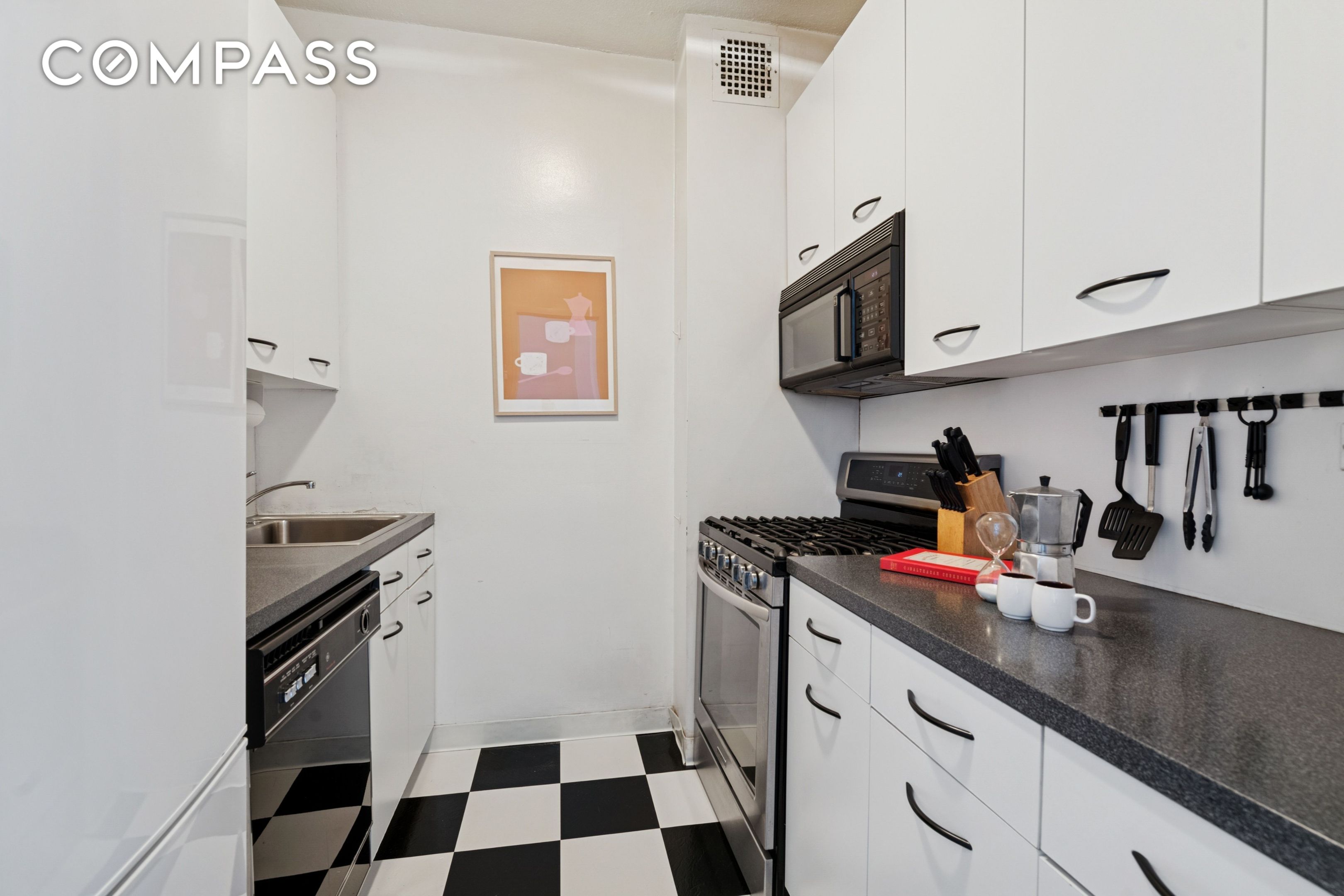 #6 photo, 60 E 8th Street, マンハッタン Greenwich Village , NY 10003