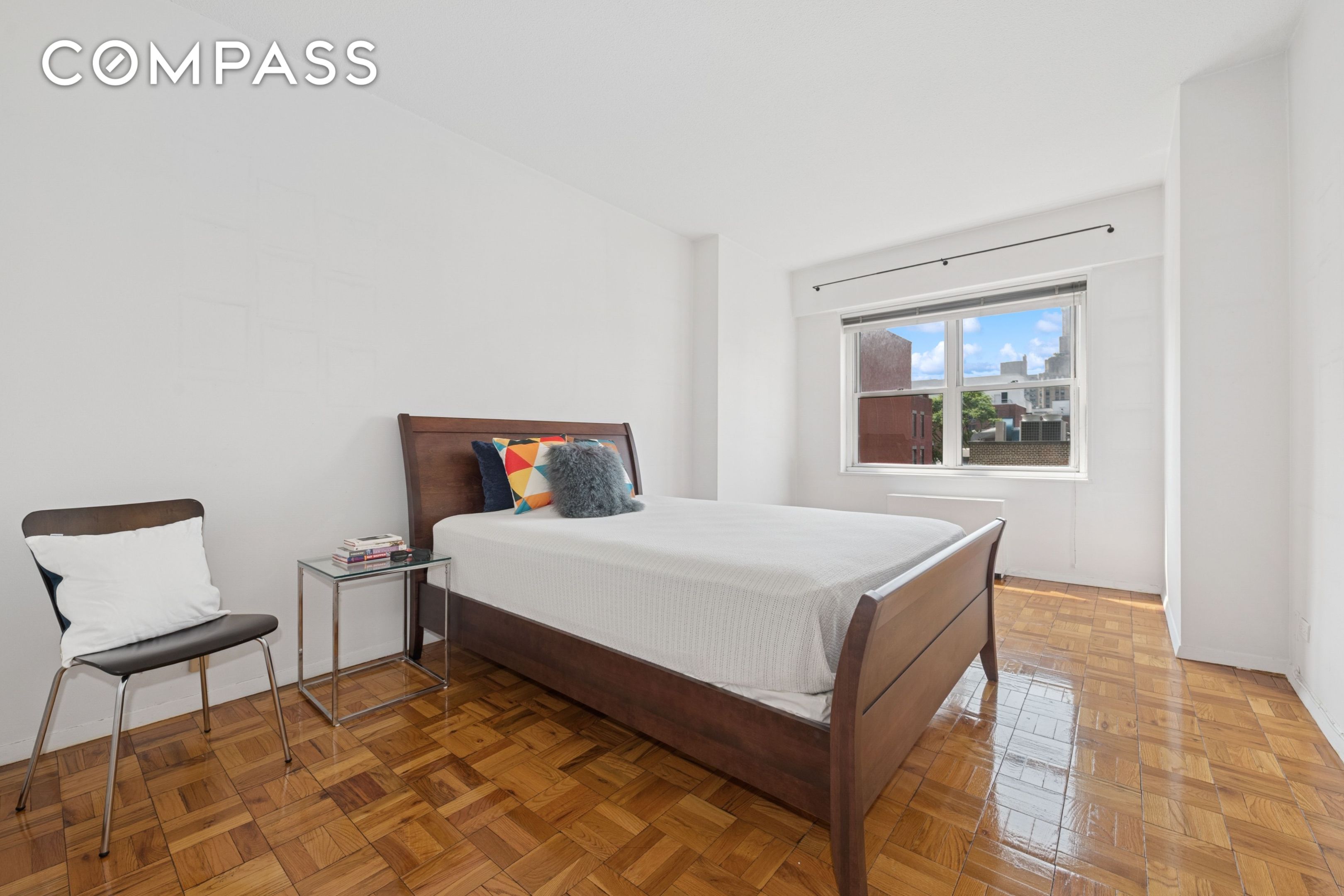 #7 photo, 60 E 8th Street, マンハッタン Greenwich Village , NY 10003