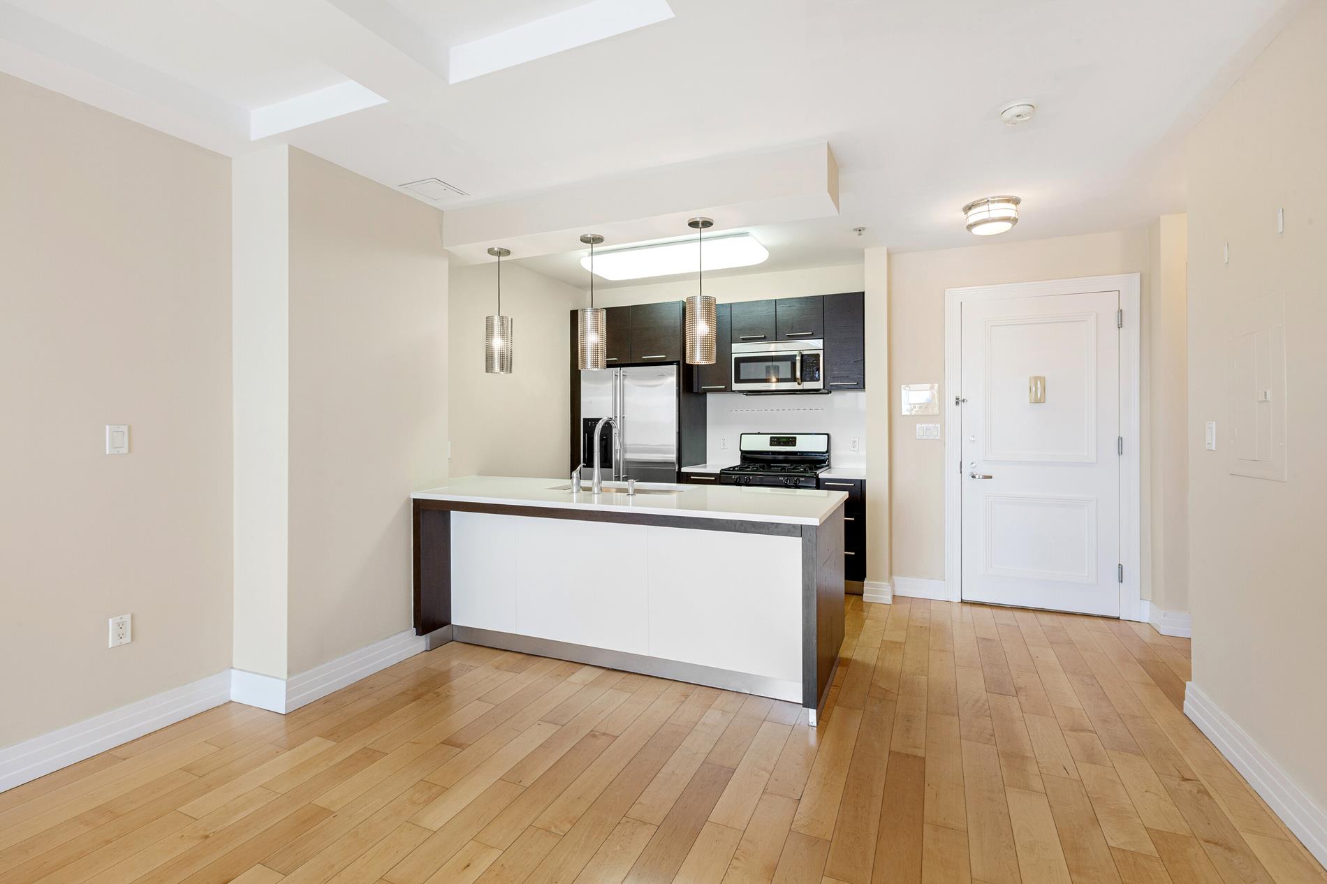 #8 photo, 64-05 Yellowstone Boulevard, クイーンズ区 Forest Hills , NY 11375