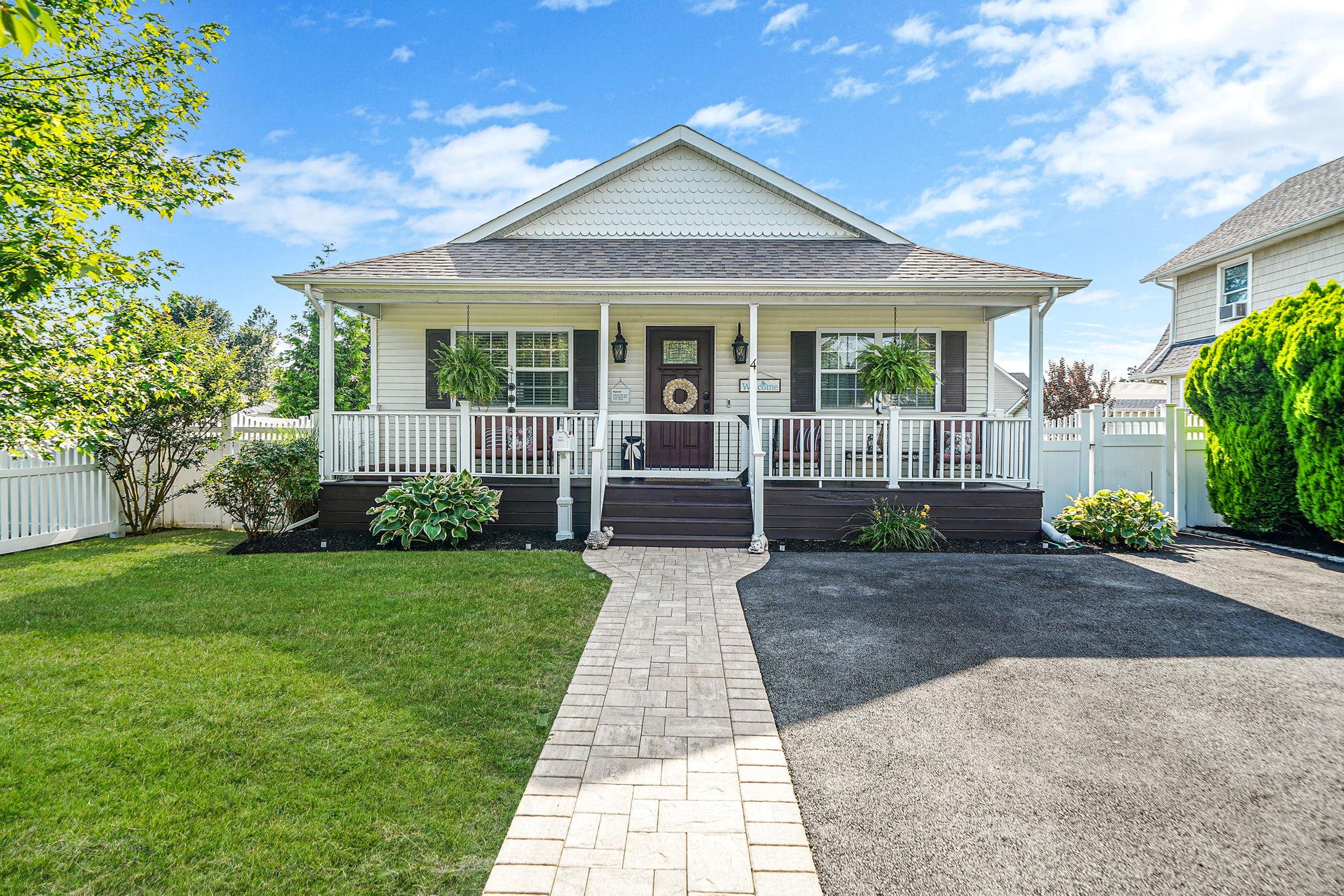 #1 photo, 4 Ferndale Boulevard, Islip , NY 11751