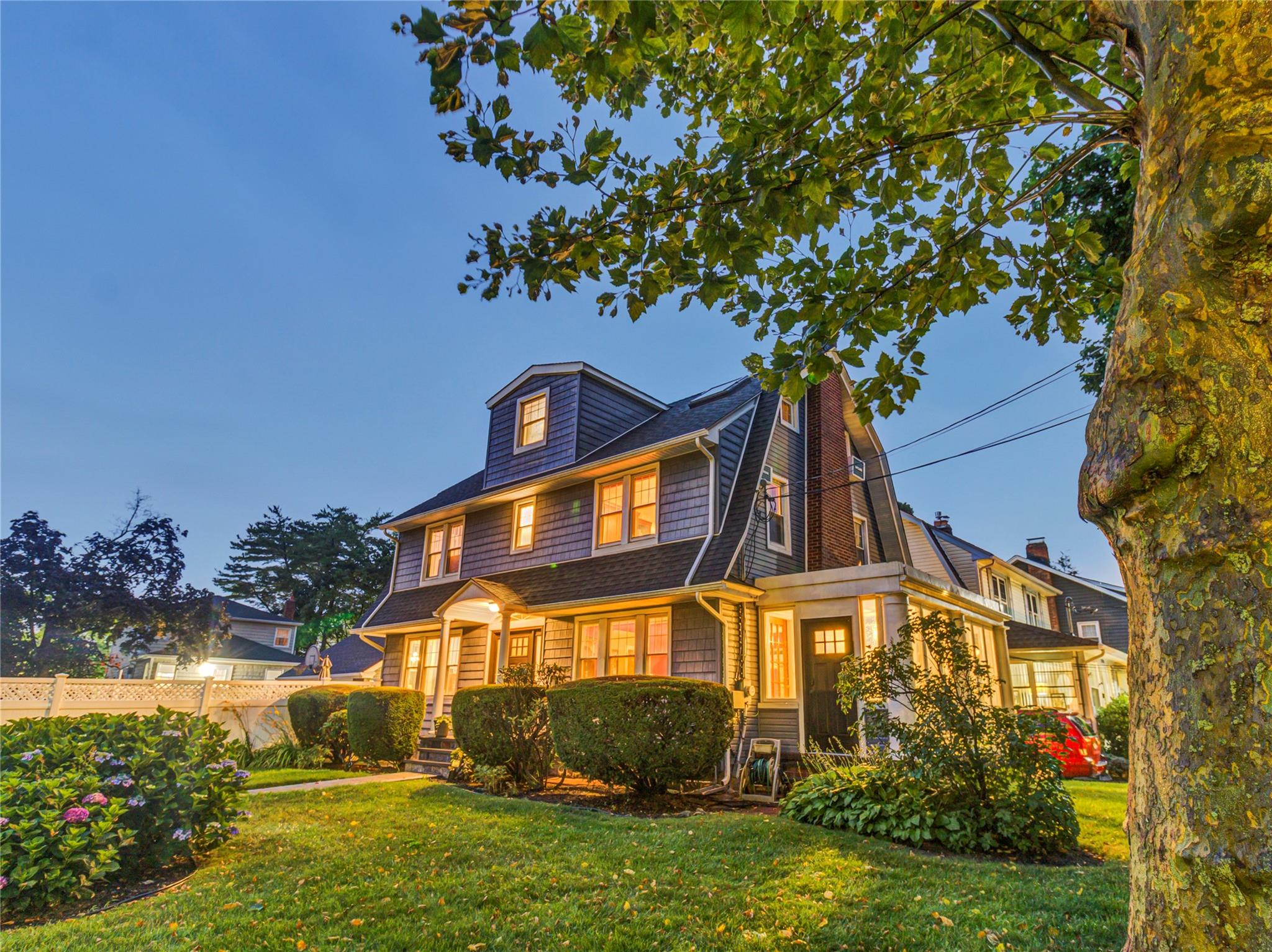 #1 photo, 108 Vincent Avenue, ナッソー郡 Lynbrook , NY 11563