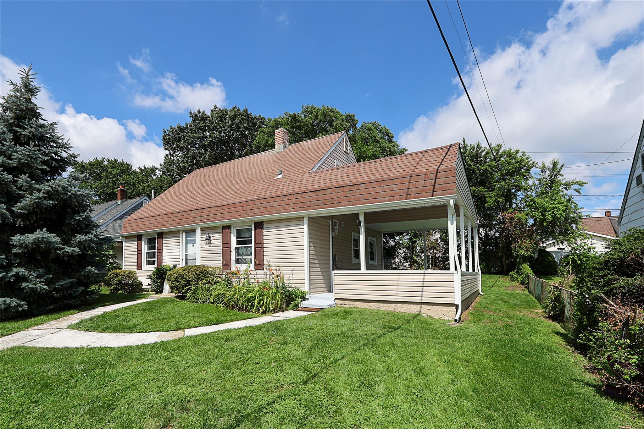 #1 photo, 16 Primrose Lane, Levittown , NY 11756