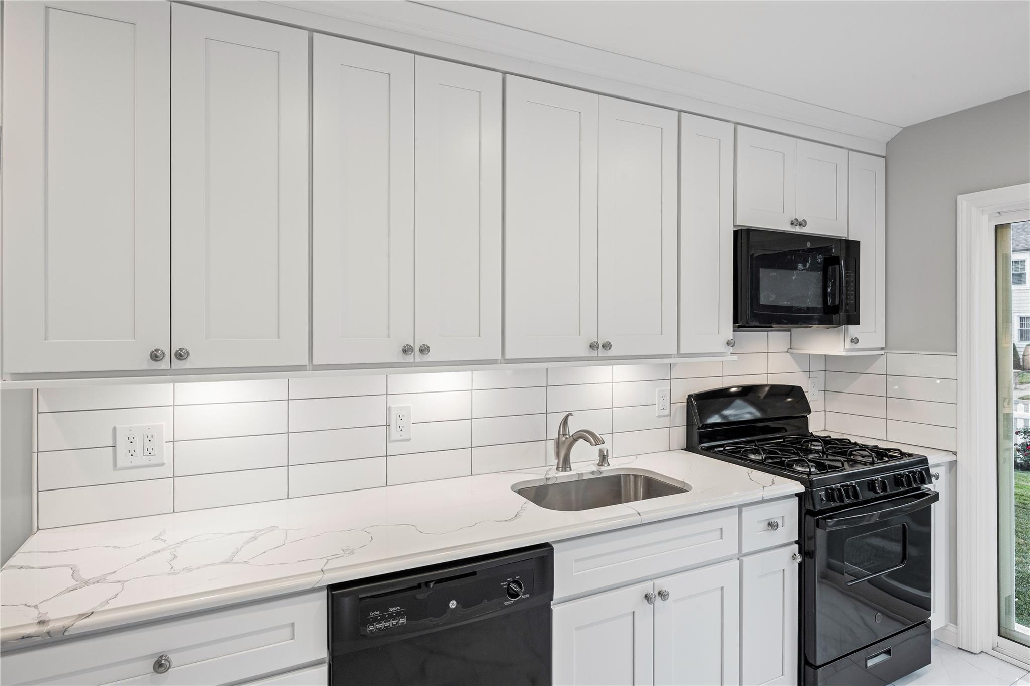 #13 photo, 1859 George Court, ナッソー郡 Merrick , NY 11566